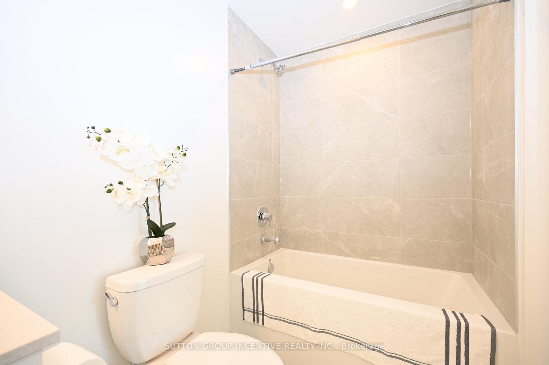 Photo 16 of Unit A803, 705 Davis Drive, Newmarket, Huron Heights-Leslie Valley — HOMEH