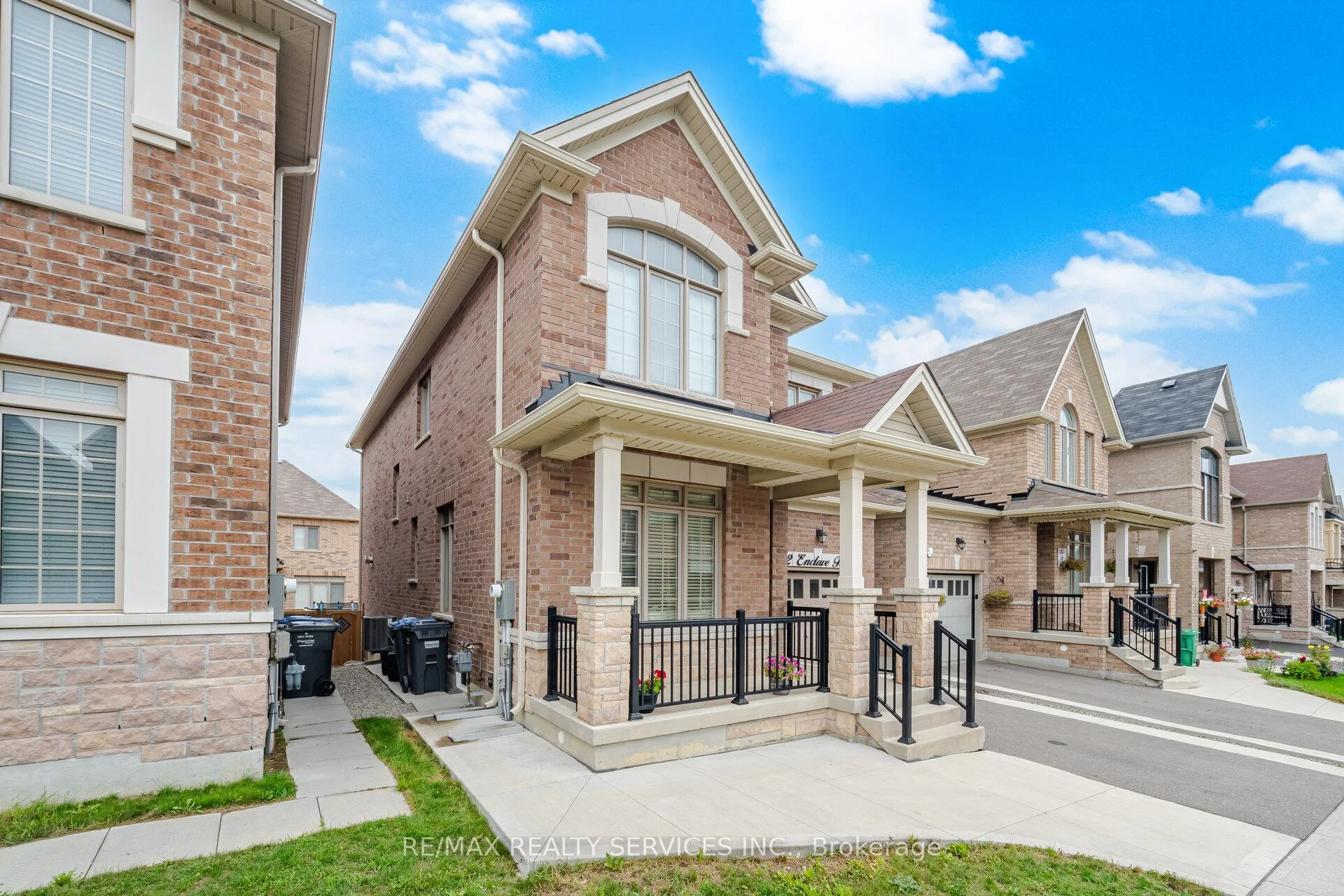 Photo 11 of 12 Enclave Trail, Brampton, Sandringham-Wellington North — HOMEH