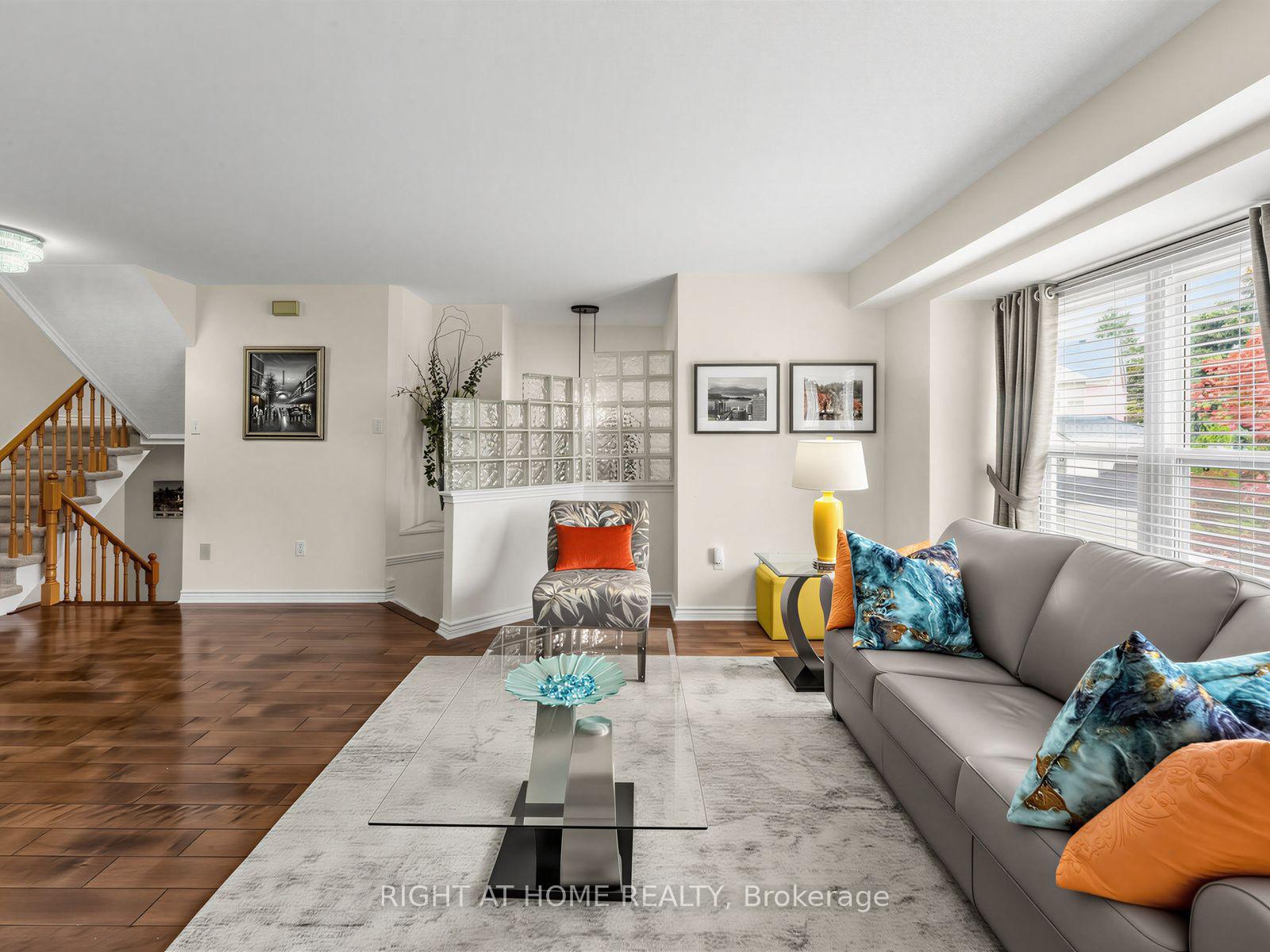 Photo 3 of Unit 25, 25 Tamarack Circle, Etobicoke, Kingsview Village-The Westway — HOMEH