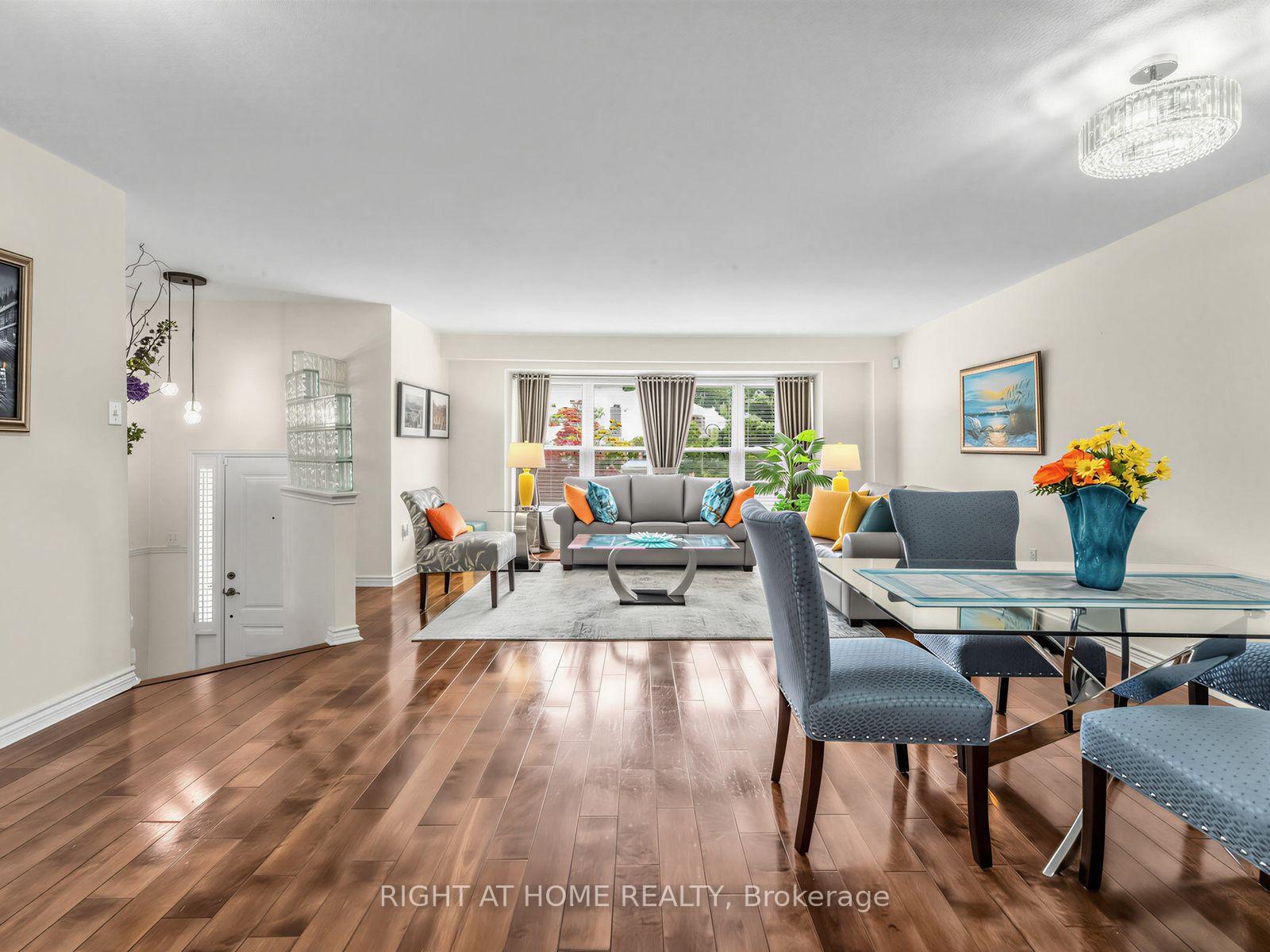 Photo 5 of Unit 25, 25 Tamarack Circle, Etobicoke, Kingsview Village-The Westway — HOMEH