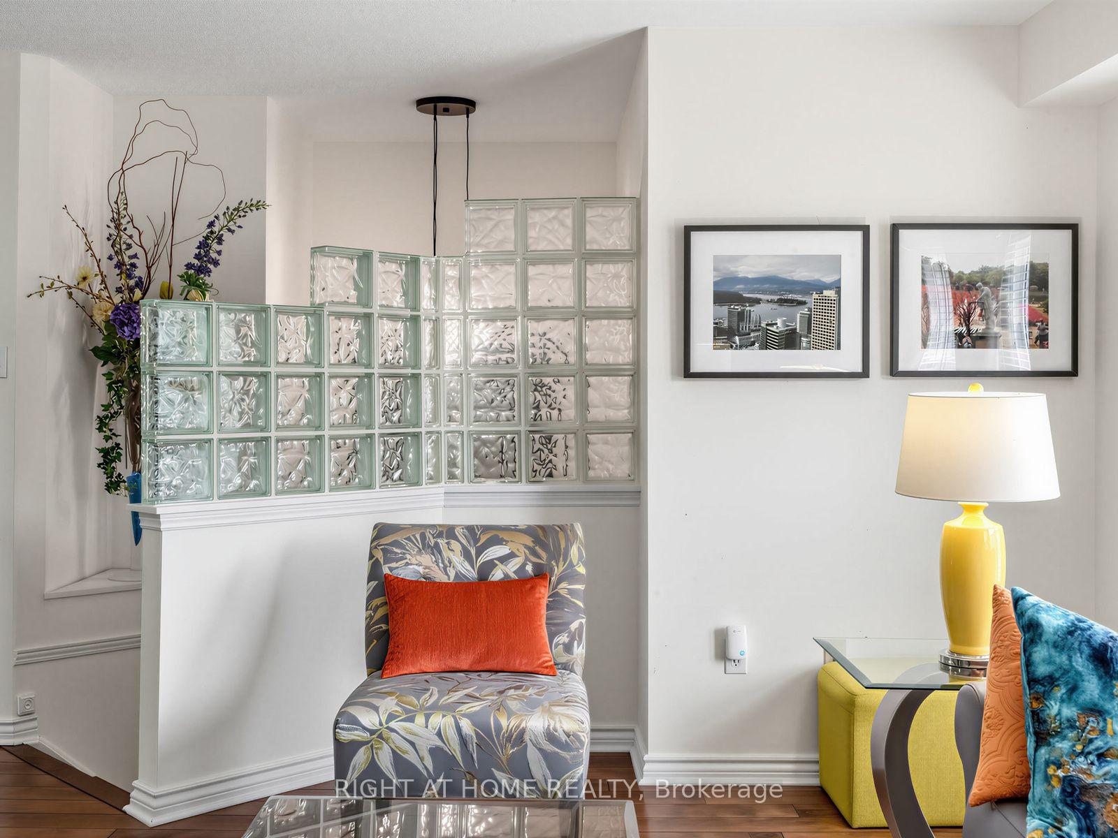 Photo 6 of Unit 25, 25 Tamarack Circle, Etobicoke, Kingsview Village-The Westway — HOMEH