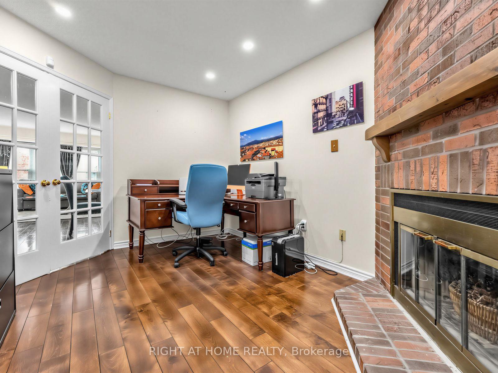 Photo 7 of Unit 25, 25 Tamarack Circle, Etobicoke, Kingsview Village-The Westway — HOMEH