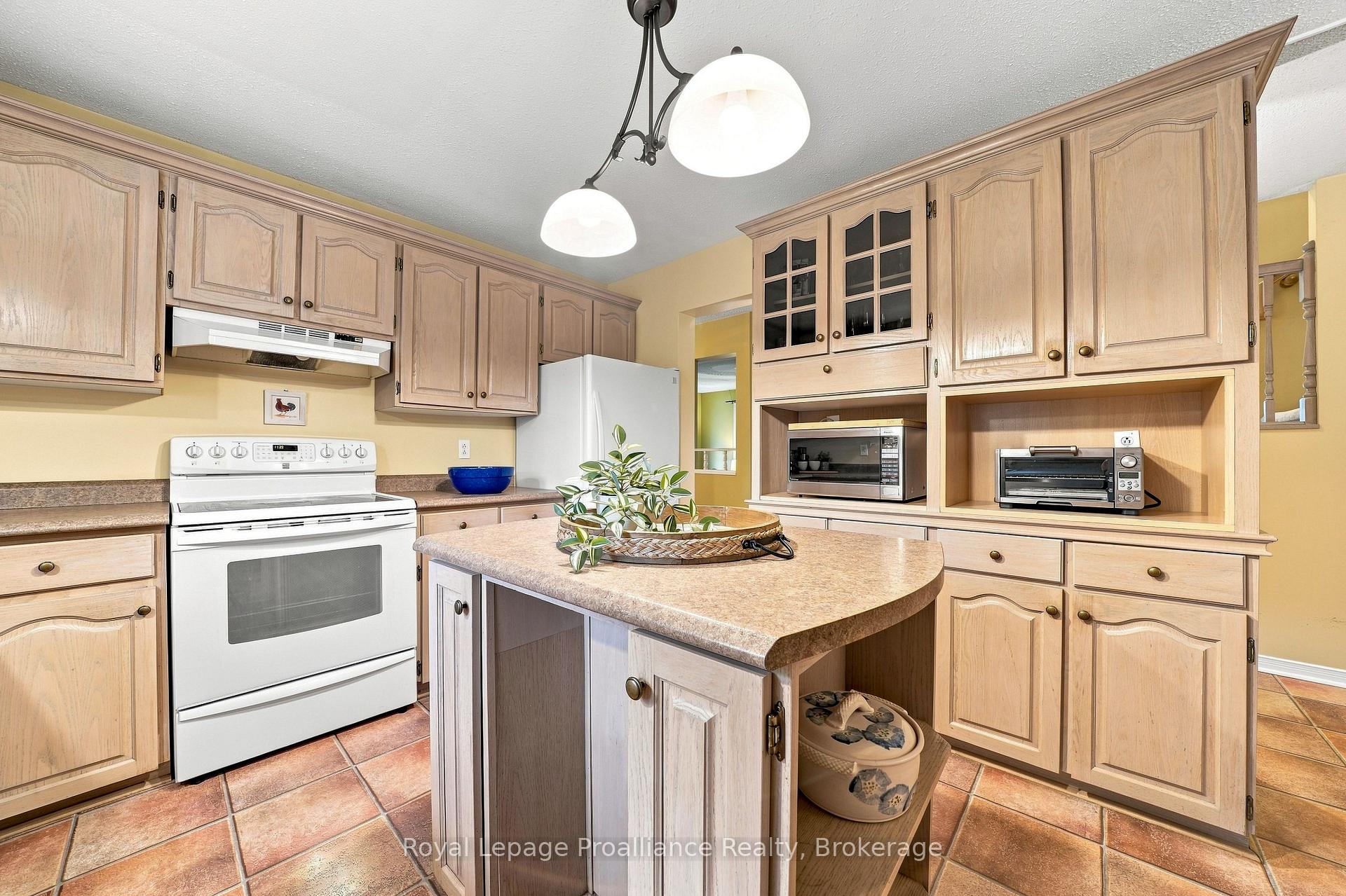 Photo 16 of 128 Murray Street, Quinte West, Murray Ward — HOMEH