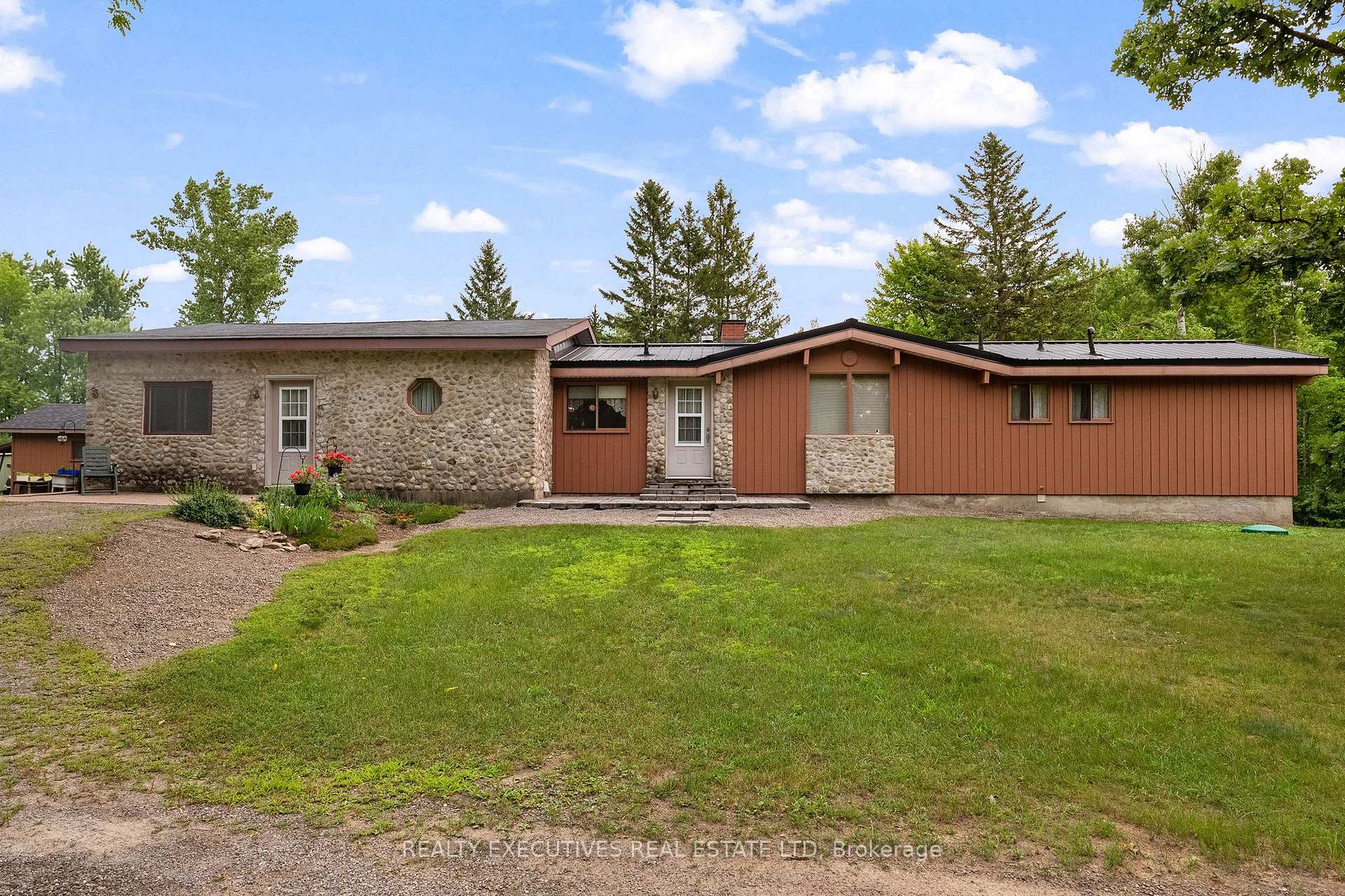Photo 2 of 785 Boundary Road, North Dundas, North Dundas (Mountain) Twp — HOMEH