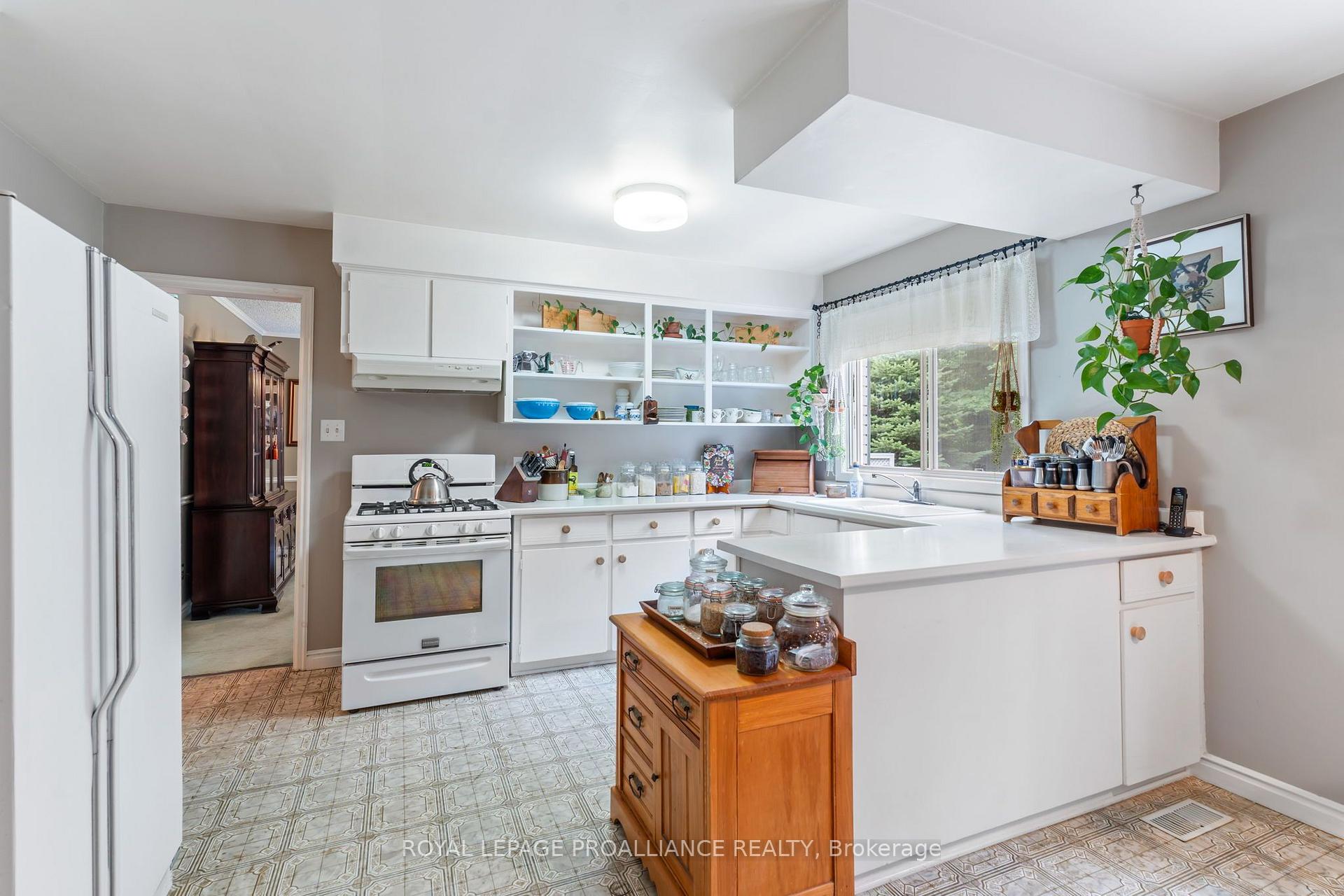 Photo 11 of 5 Rockcliffe Road, Brockville, Brockville — HOMEH