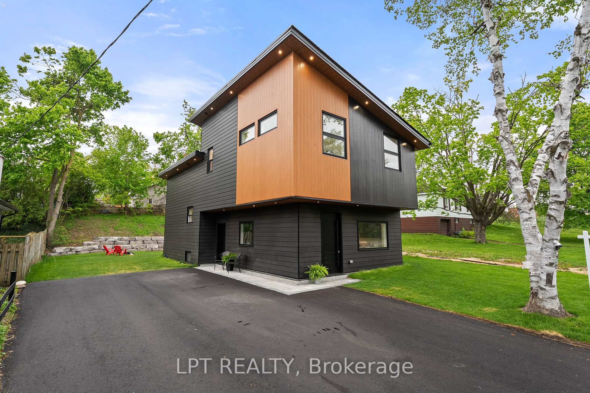 Photo 35 of 168 Berczy Street, Barrie, Wellington — HOMEH