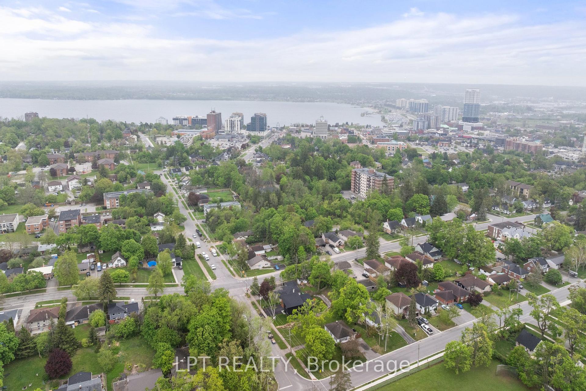 Photo 36 of 168 Berczy Street, Barrie, Wellington — HOMEH