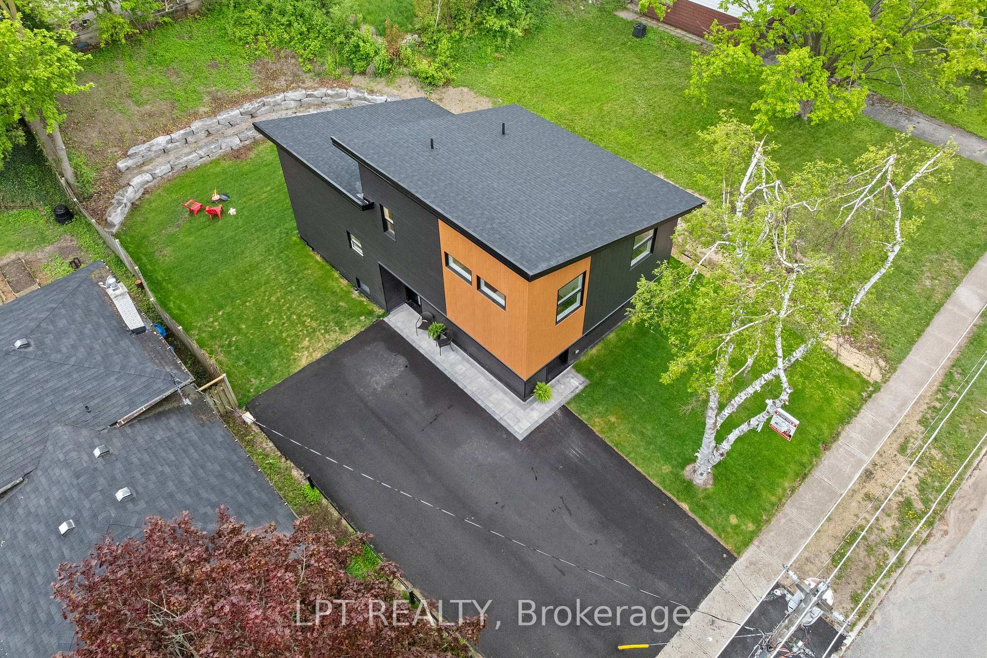 Photo 34 of 168 Berczy Street, Barrie, Wellington — HOMEH