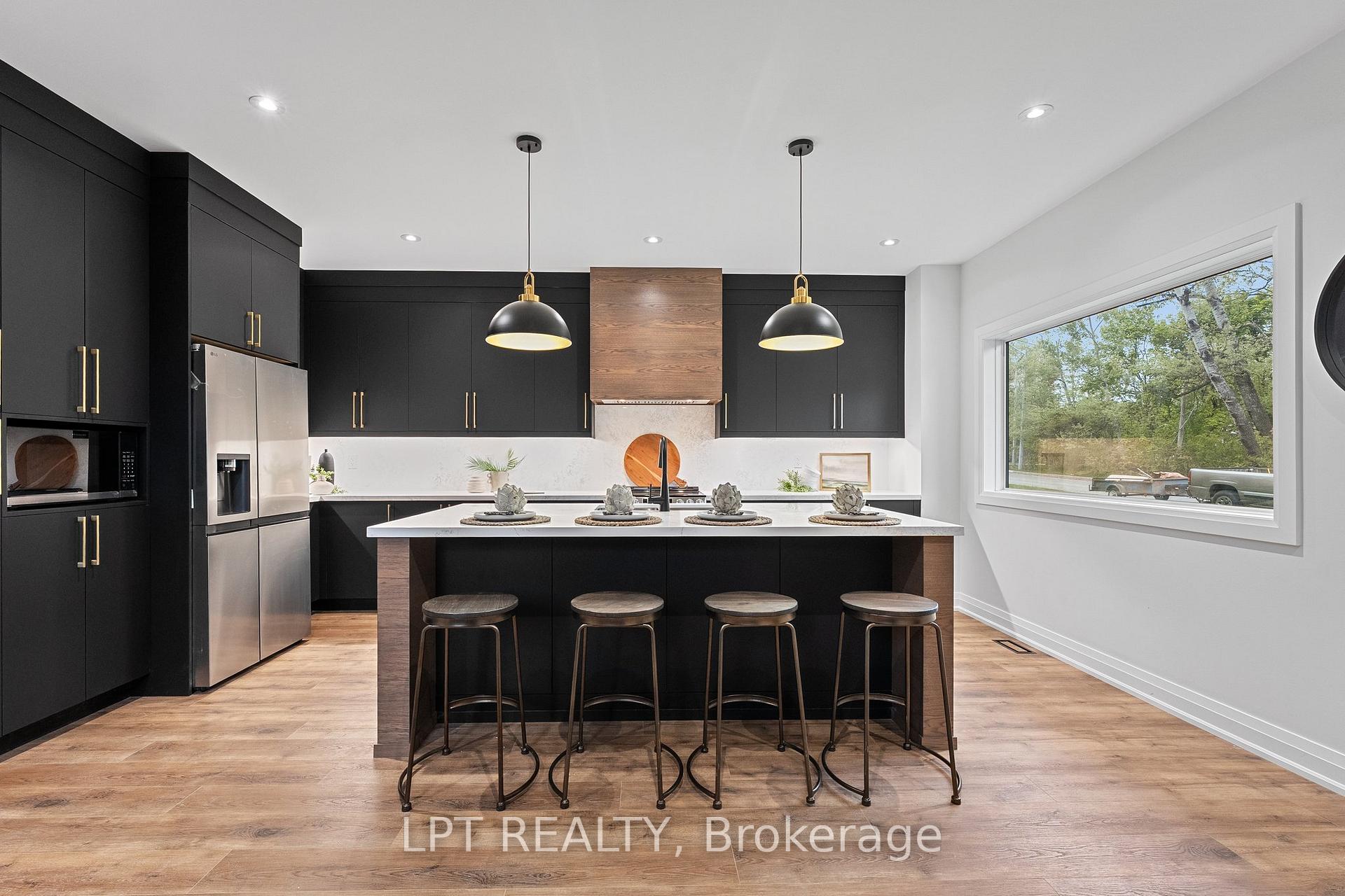 Photo 4 of 168 Berczy Street, Barrie, Wellington — HOMEH