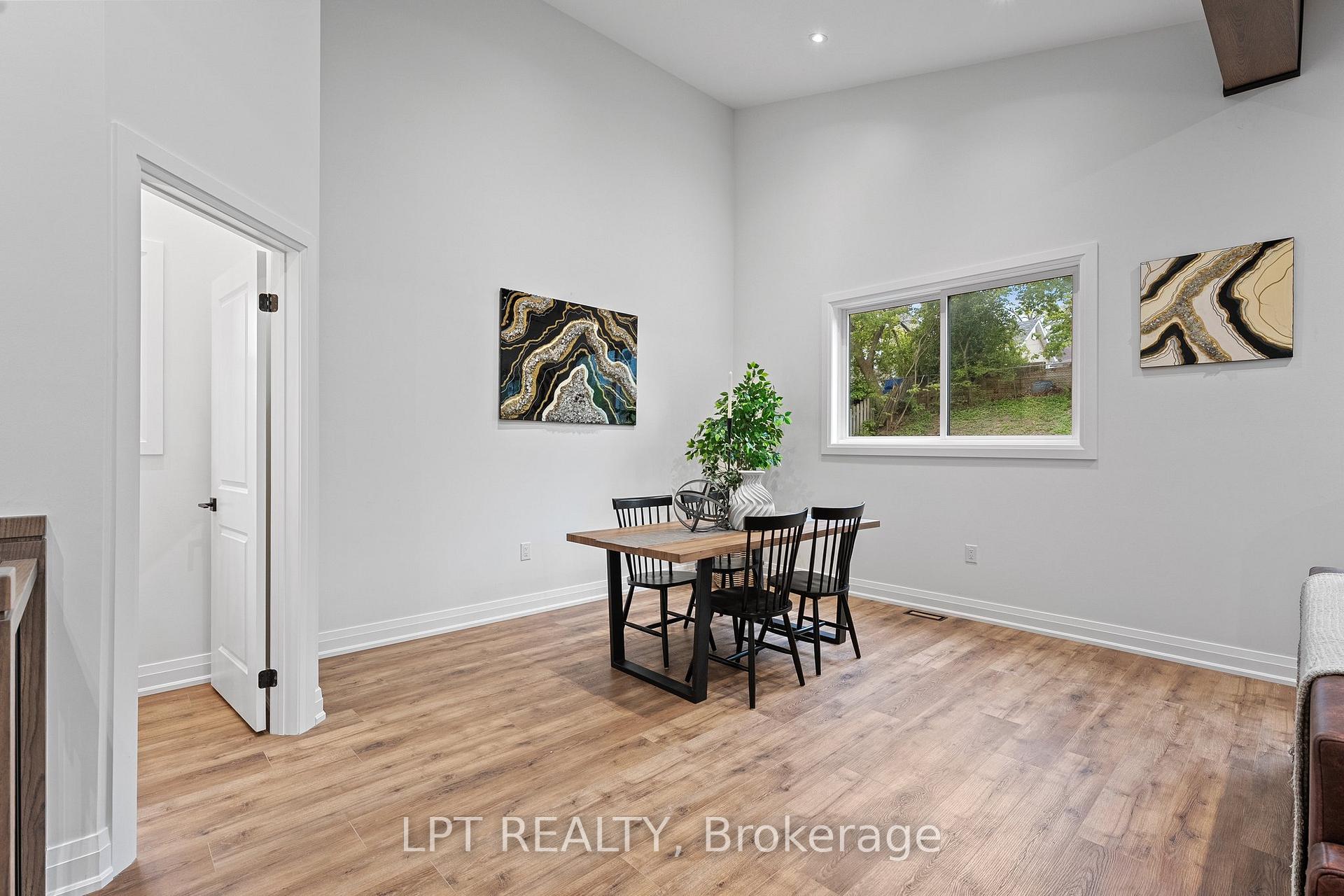 Photo 10 of 168 Berczy Street, Barrie, Wellington — HOMEH