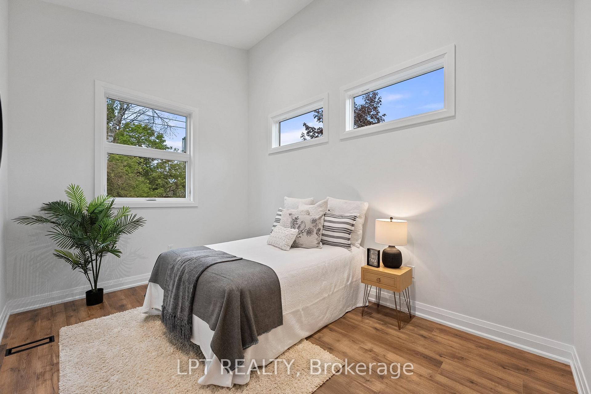 Photo 17 of 168 Berczy Street, Barrie, Wellington — HOMEH
