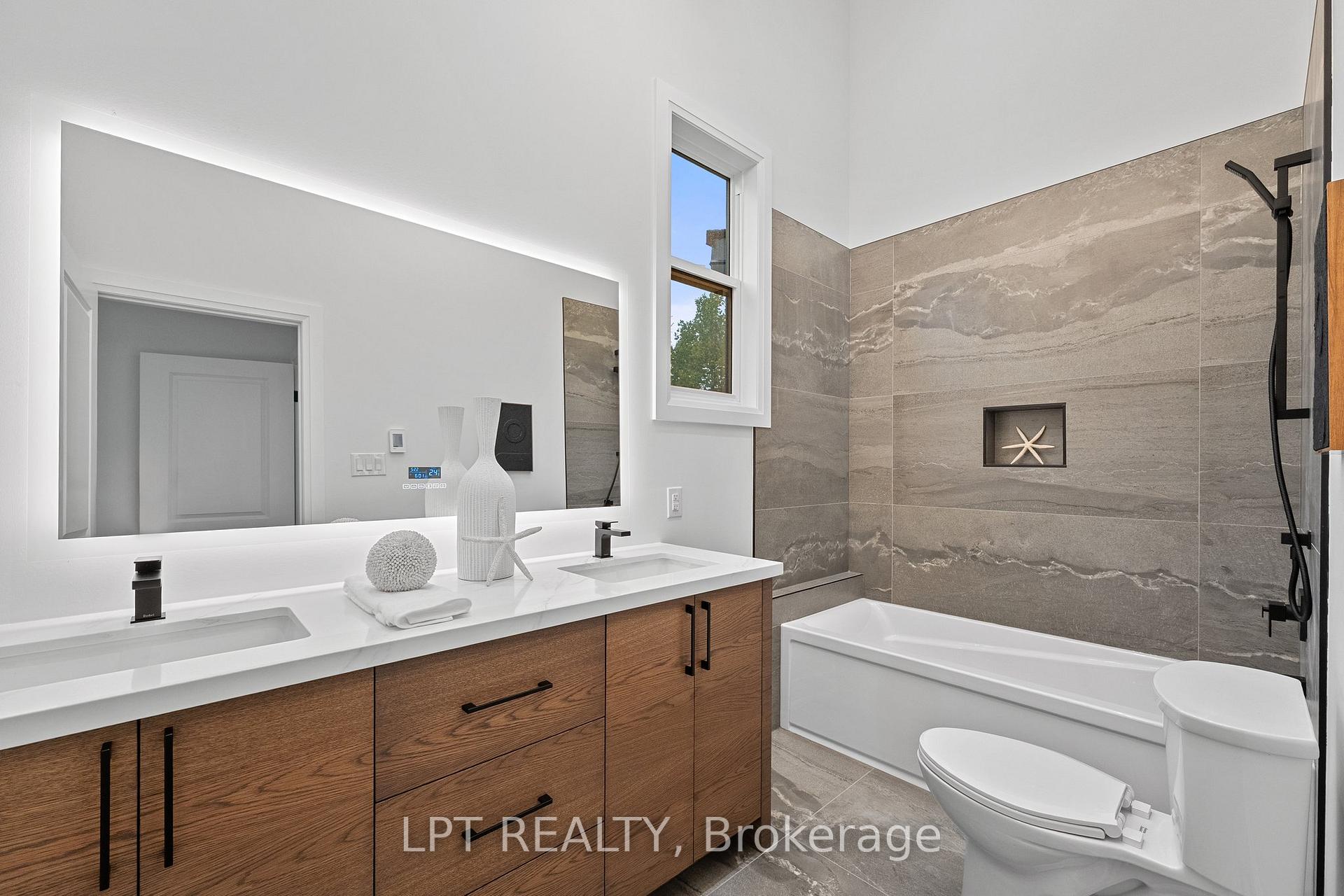 Photo 19 of 168 Berczy Street, Barrie, Wellington — HOMEH