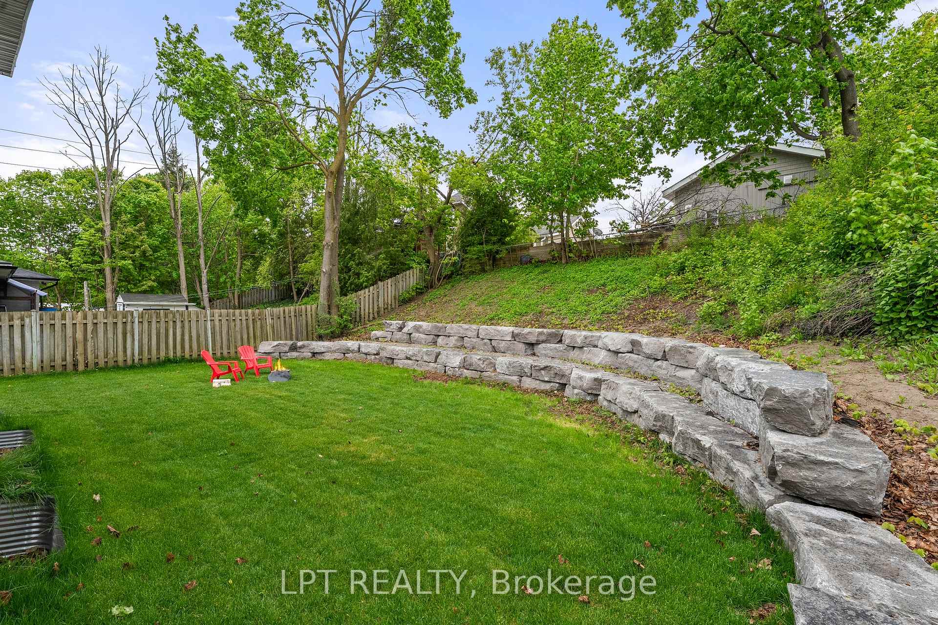 Photo 32 of 168 Berczy Street, Barrie, Wellington — HOMEH