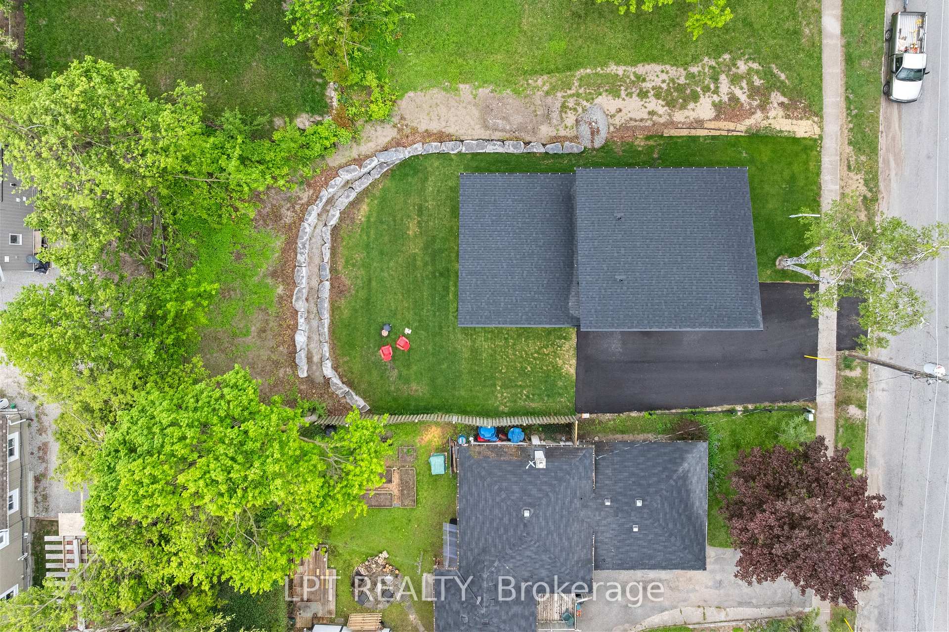 Photo 33 of 168 Berczy Street, Barrie, Wellington — HOMEH
