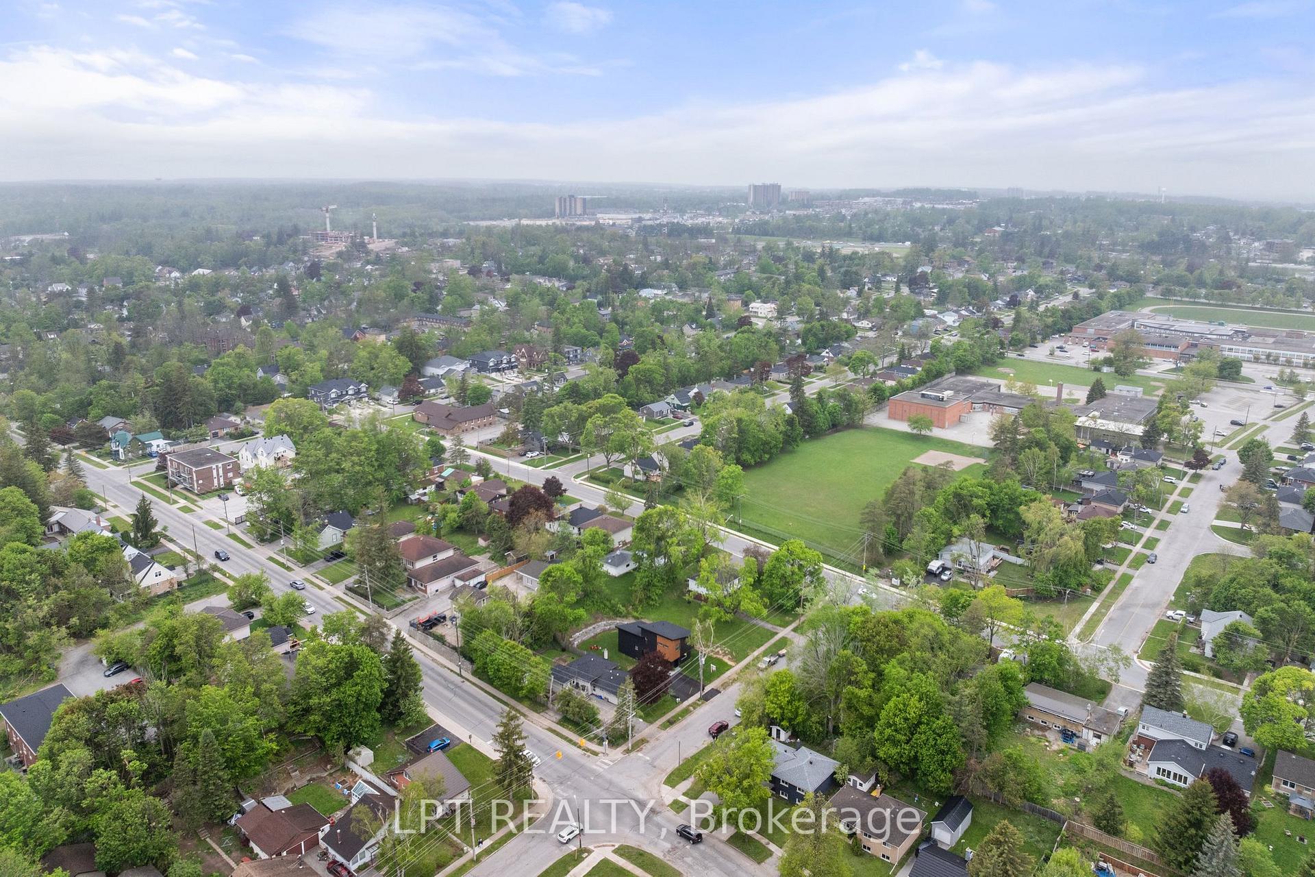 Photo 37 of 168 Berczy Street, Barrie, Wellington — HOMEH
