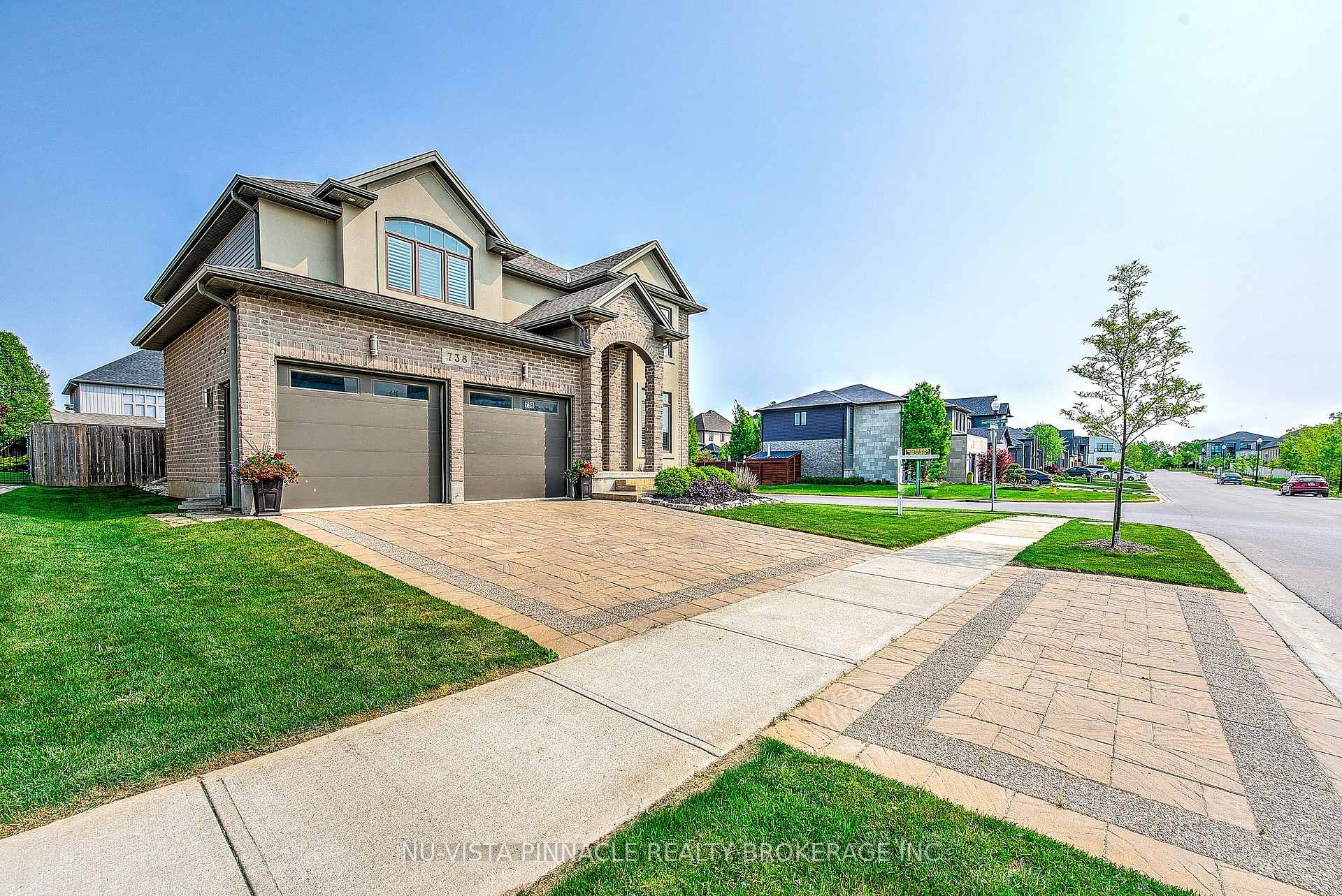 Photo 2 of 738 Hickoryridge Common, London, North R — HOMEH