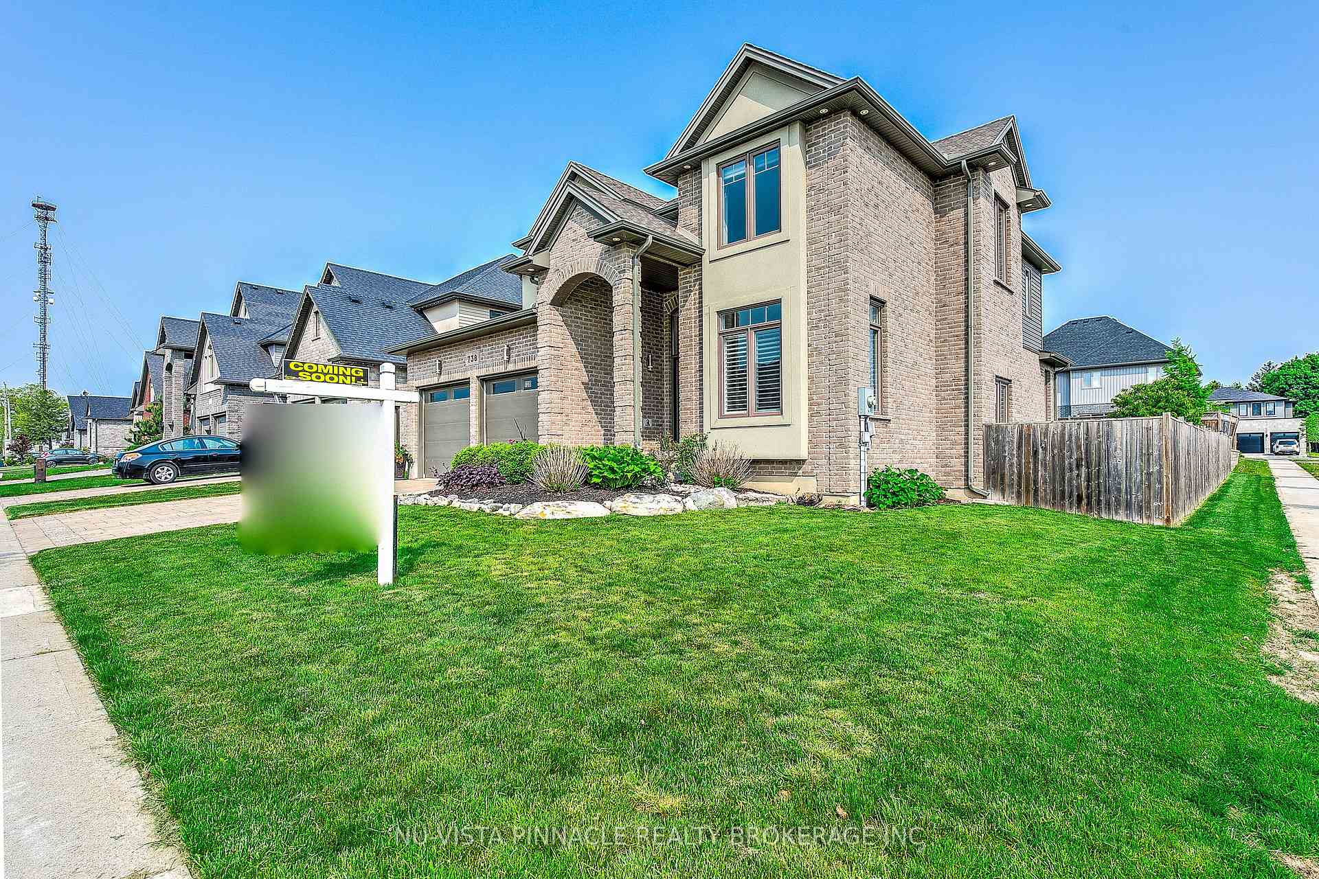 Photo 3 of 738 Hickoryridge Common, London, North R — HOMEH