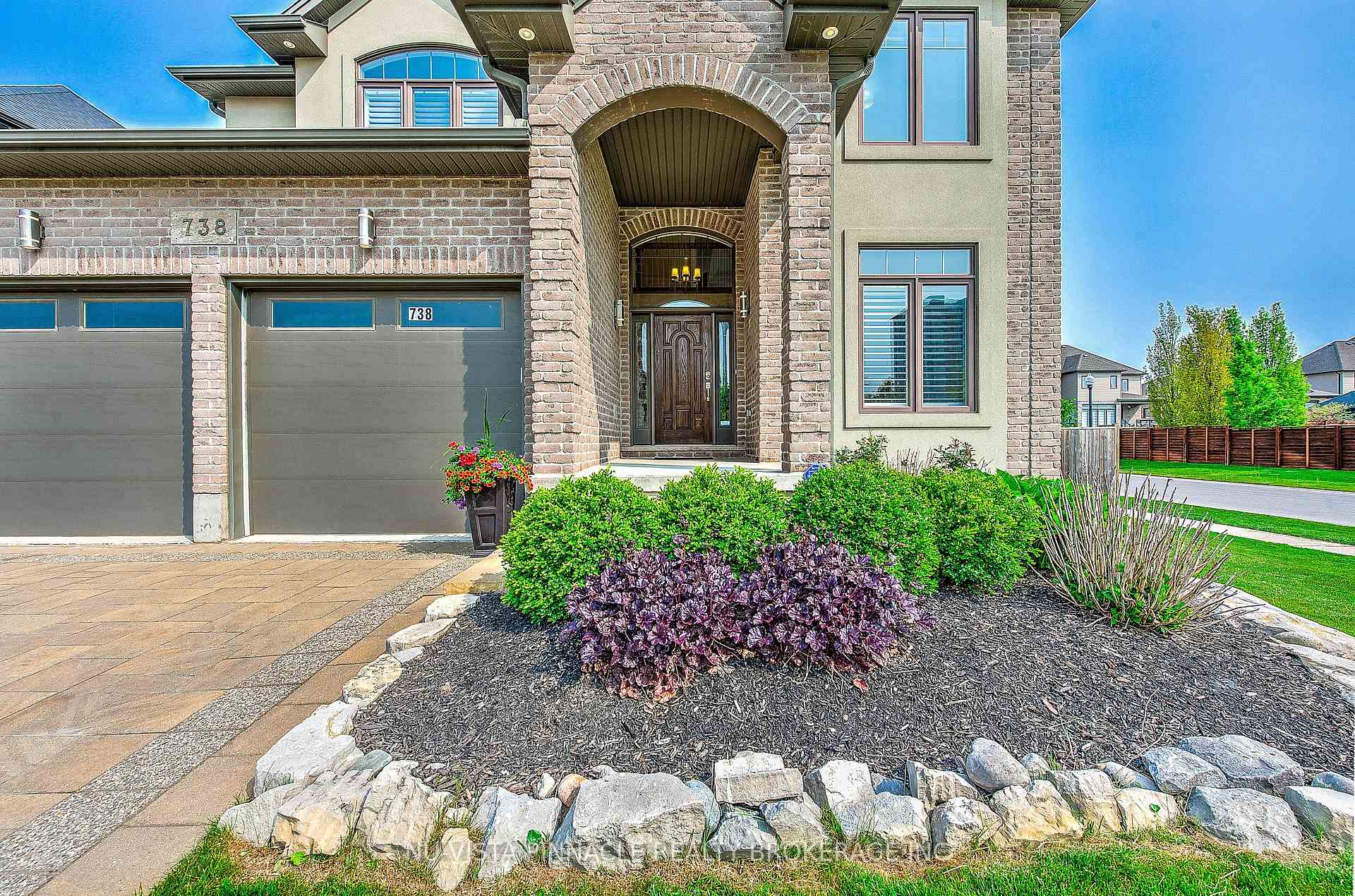 Photo 5 of 738 Hickoryridge Common, London, North R — HOMEH