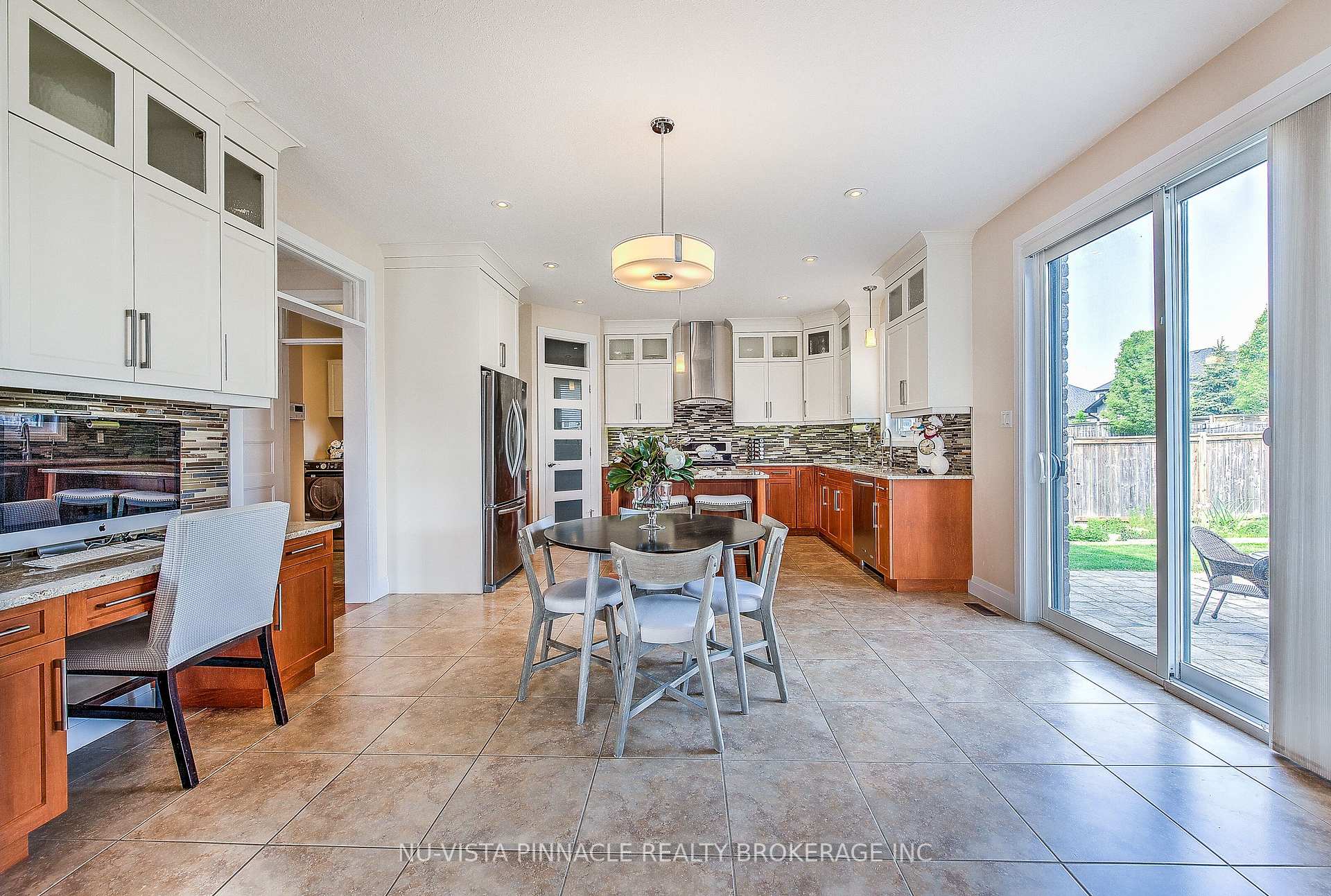Photo 14 of 738 Hickoryridge Common, London, North R — HOMEH