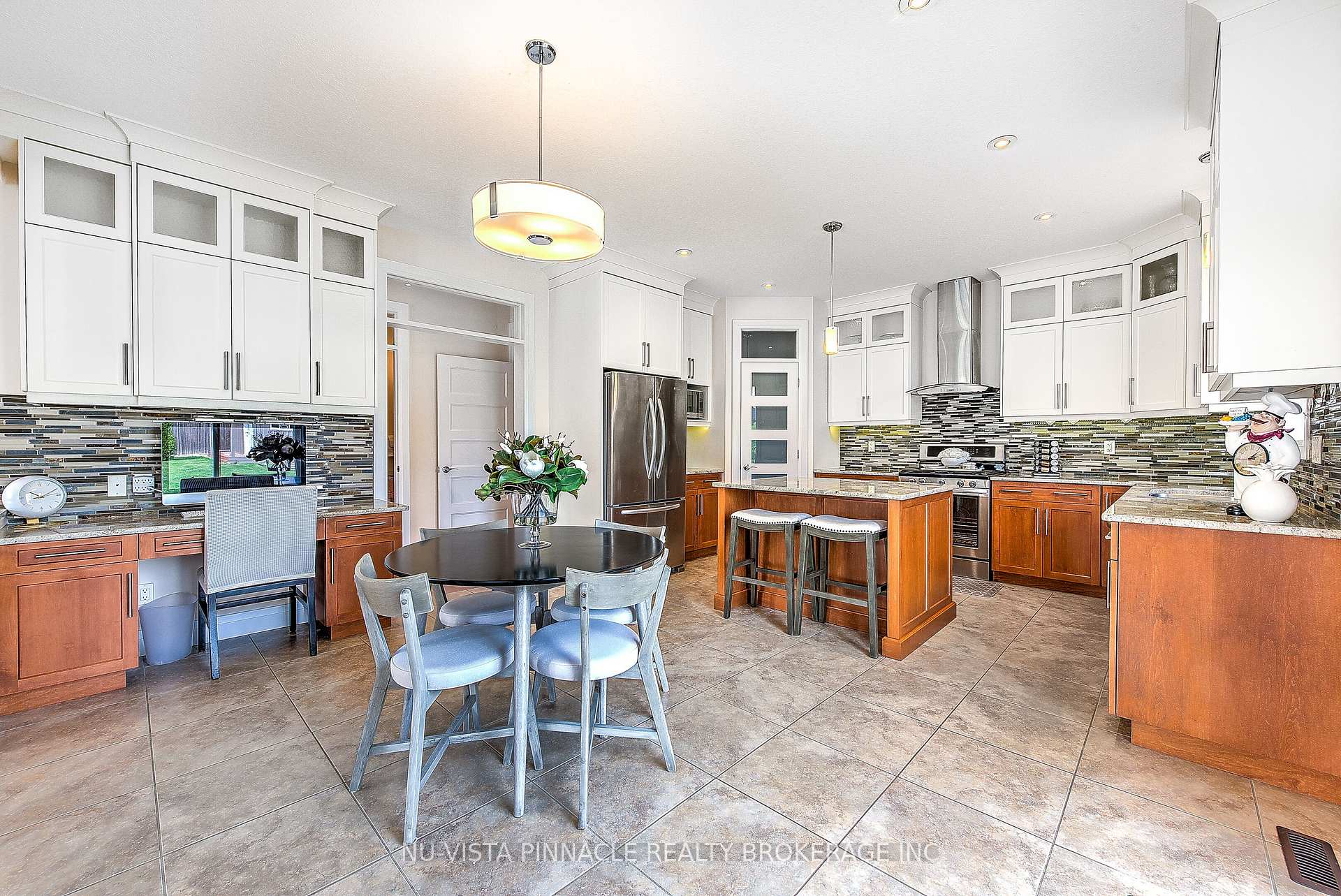 Photo 15 of 738 Hickoryridge Common, London, North R — HOMEH