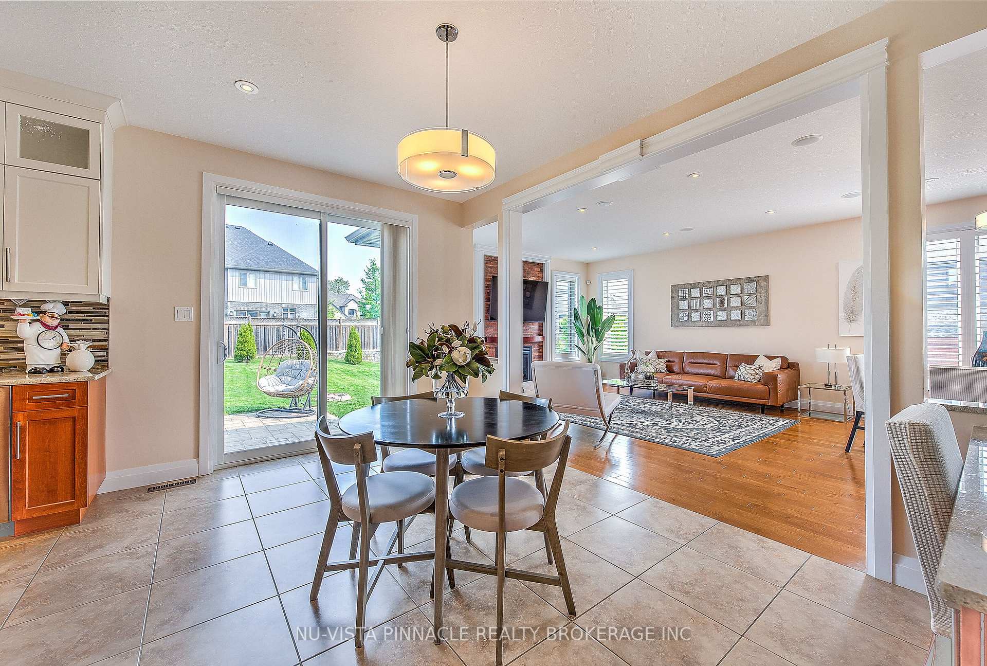 Photo 16 of 738 Hickoryridge Common, London, North R — HOMEH