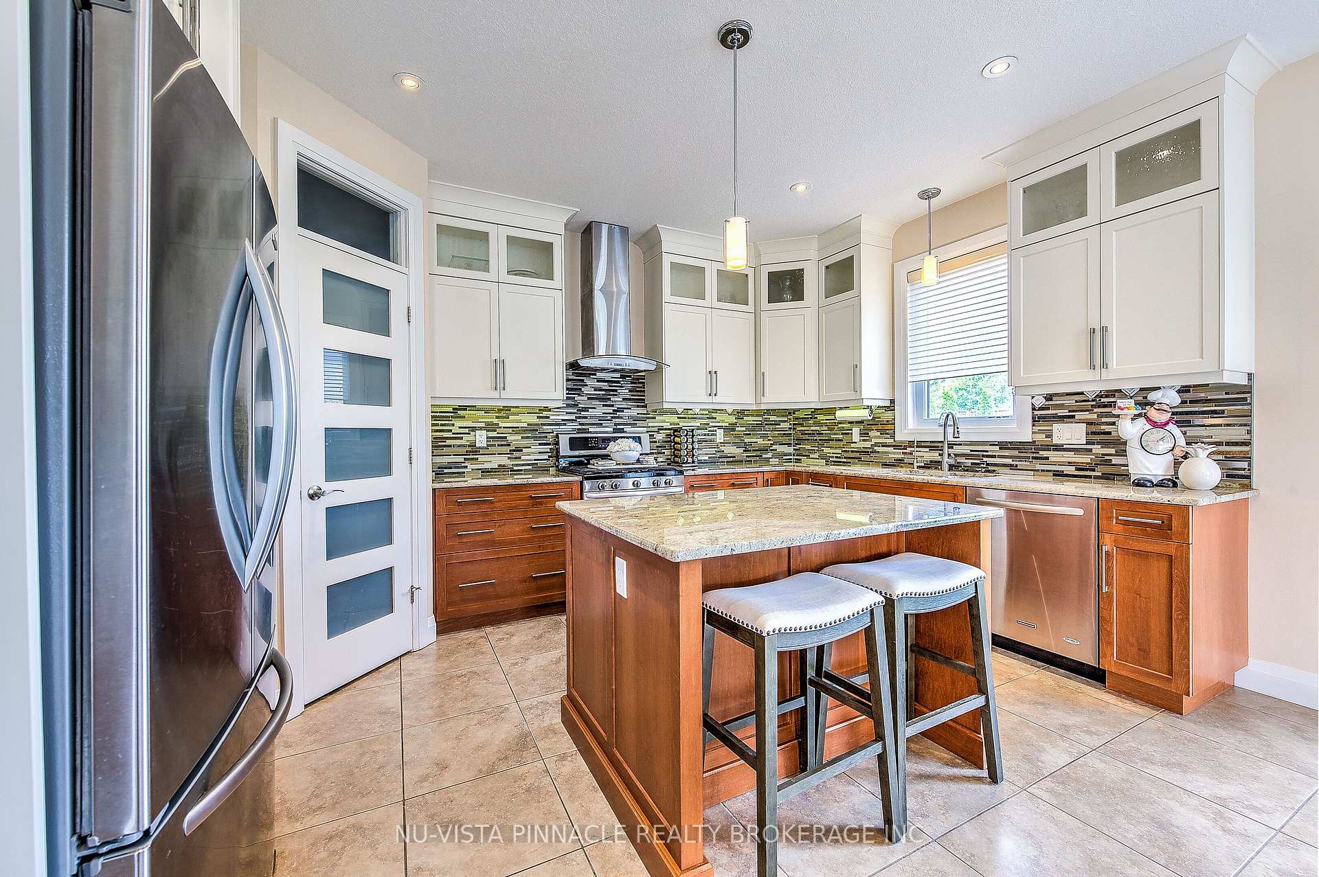 Photo 17 of 738 Hickoryridge Common, London, North R — HOMEH
