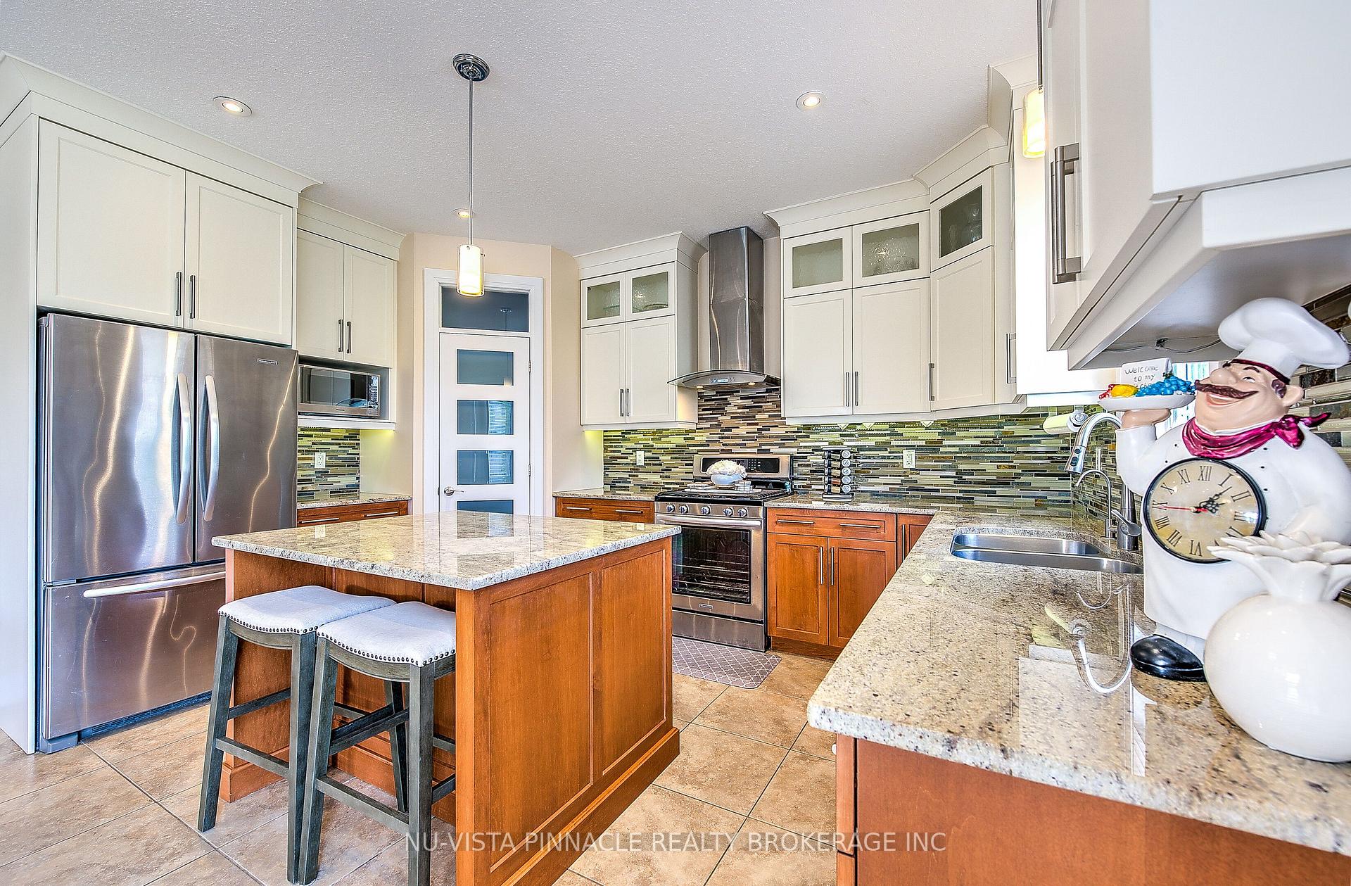 Photo 18 of 738 Hickoryridge Common, London, North R — HOMEH
