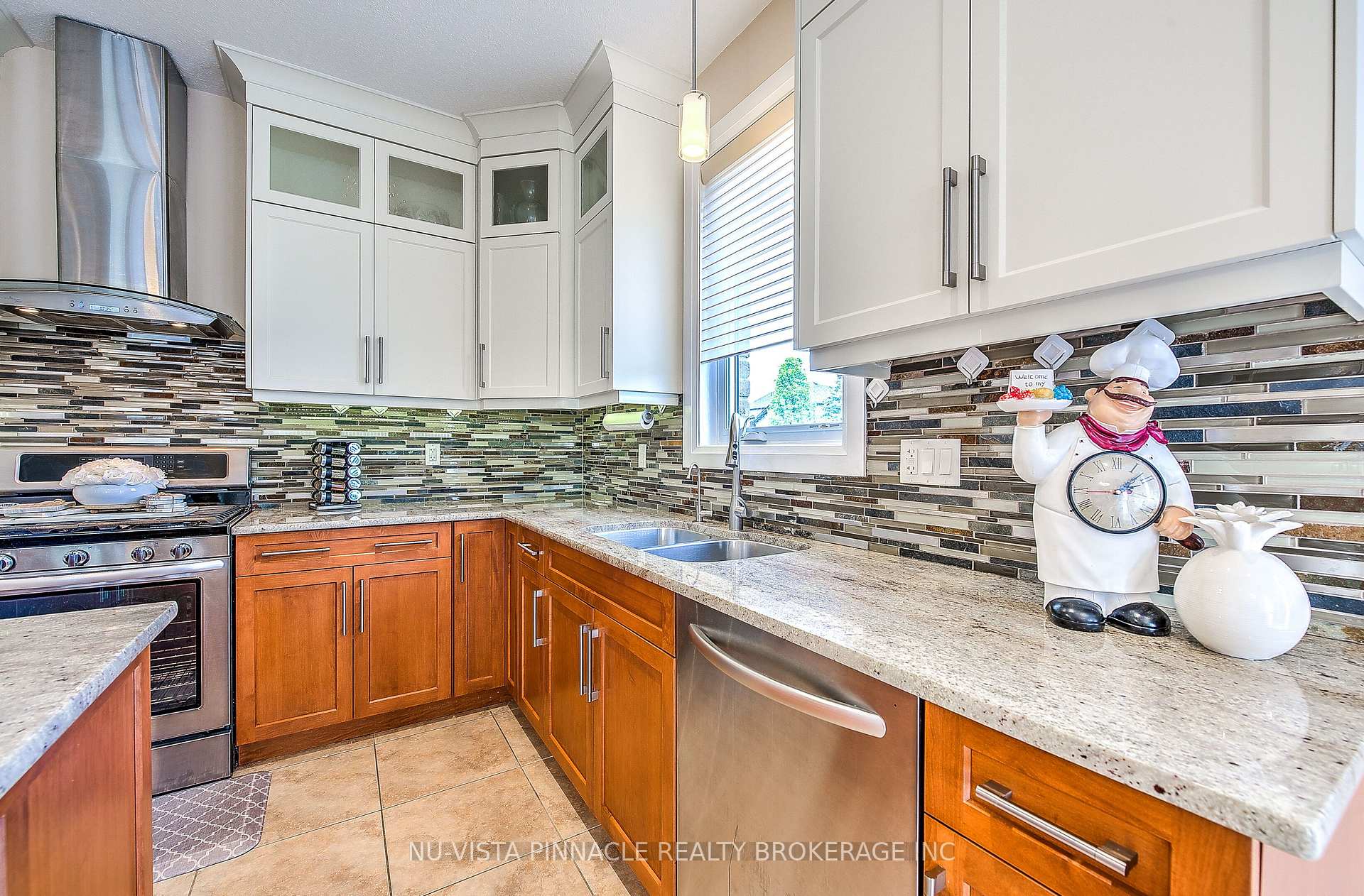 Photo 19 of 738 Hickoryridge Common, London, North R — HOMEH