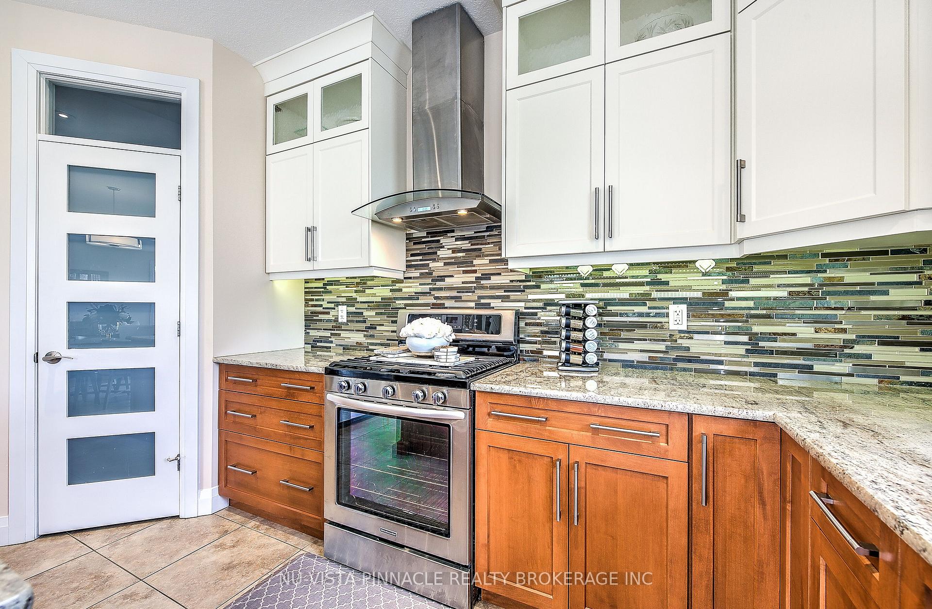Photo 20 of 738 Hickoryridge Common, London, North R — HOMEH