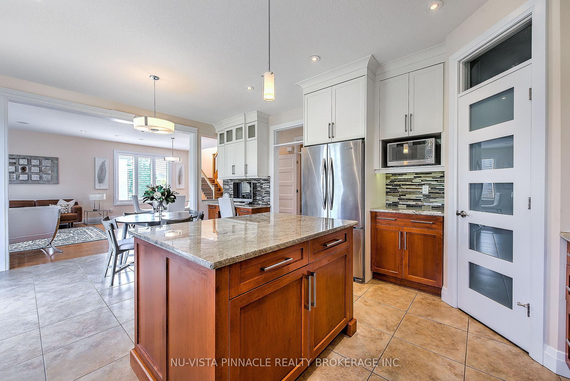 Photo 21 of 738 Hickoryridge Common, London, North R — HOMEH