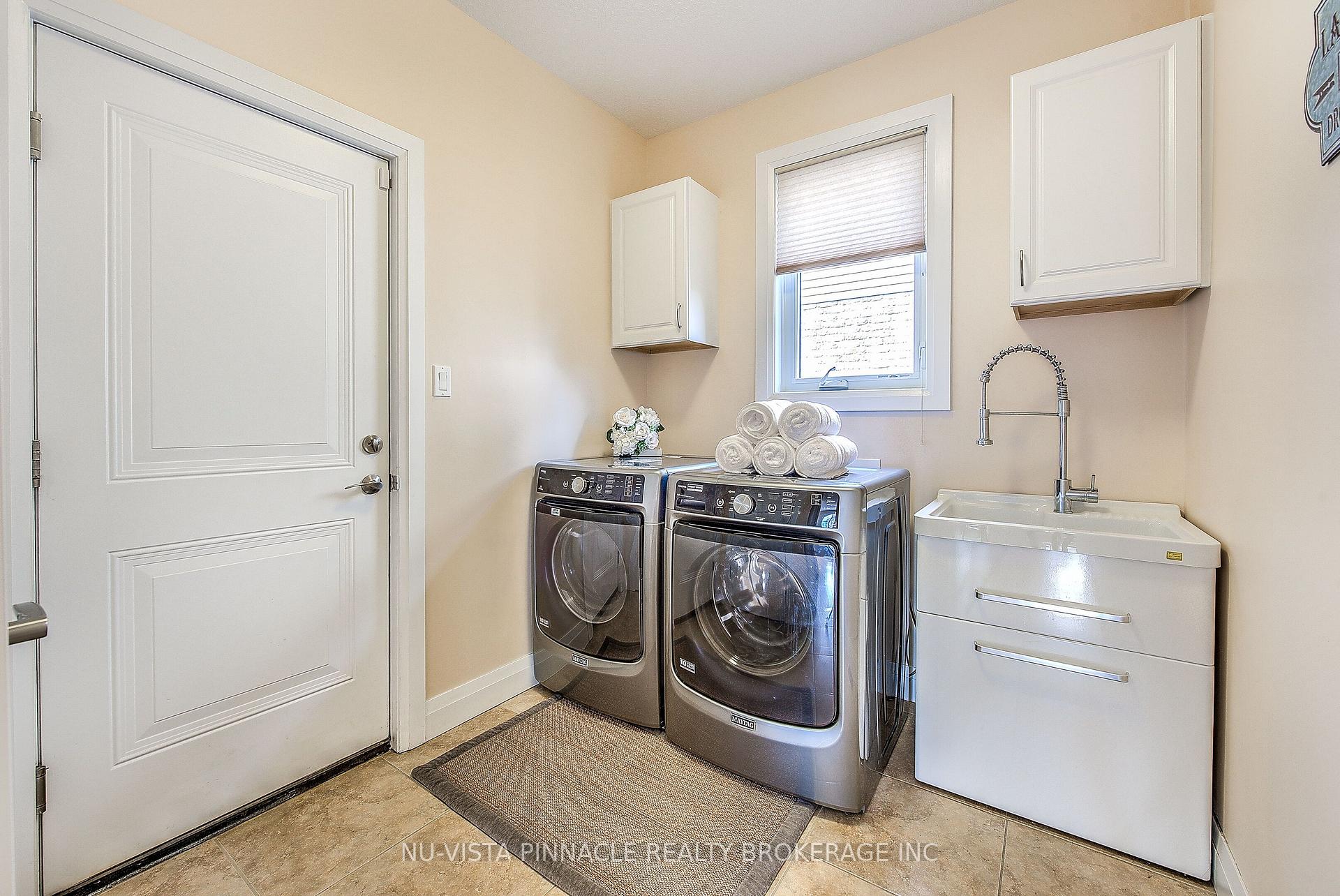 Photo 22 of 738 Hickoryridge Common, London, North R — HOMEH