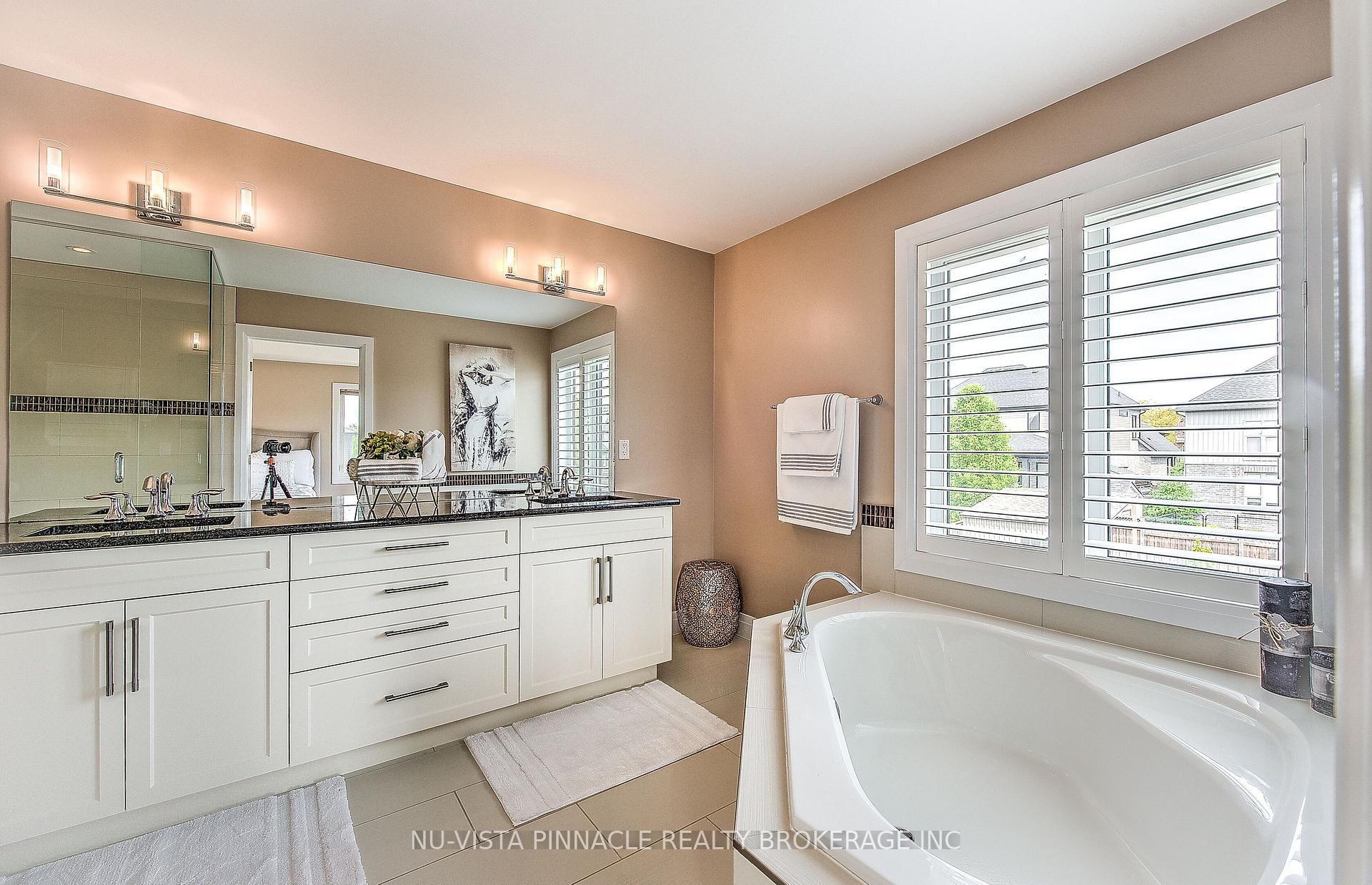 Photo 28 of 738 Hickoryridge Common, London, North R — HOMEH
