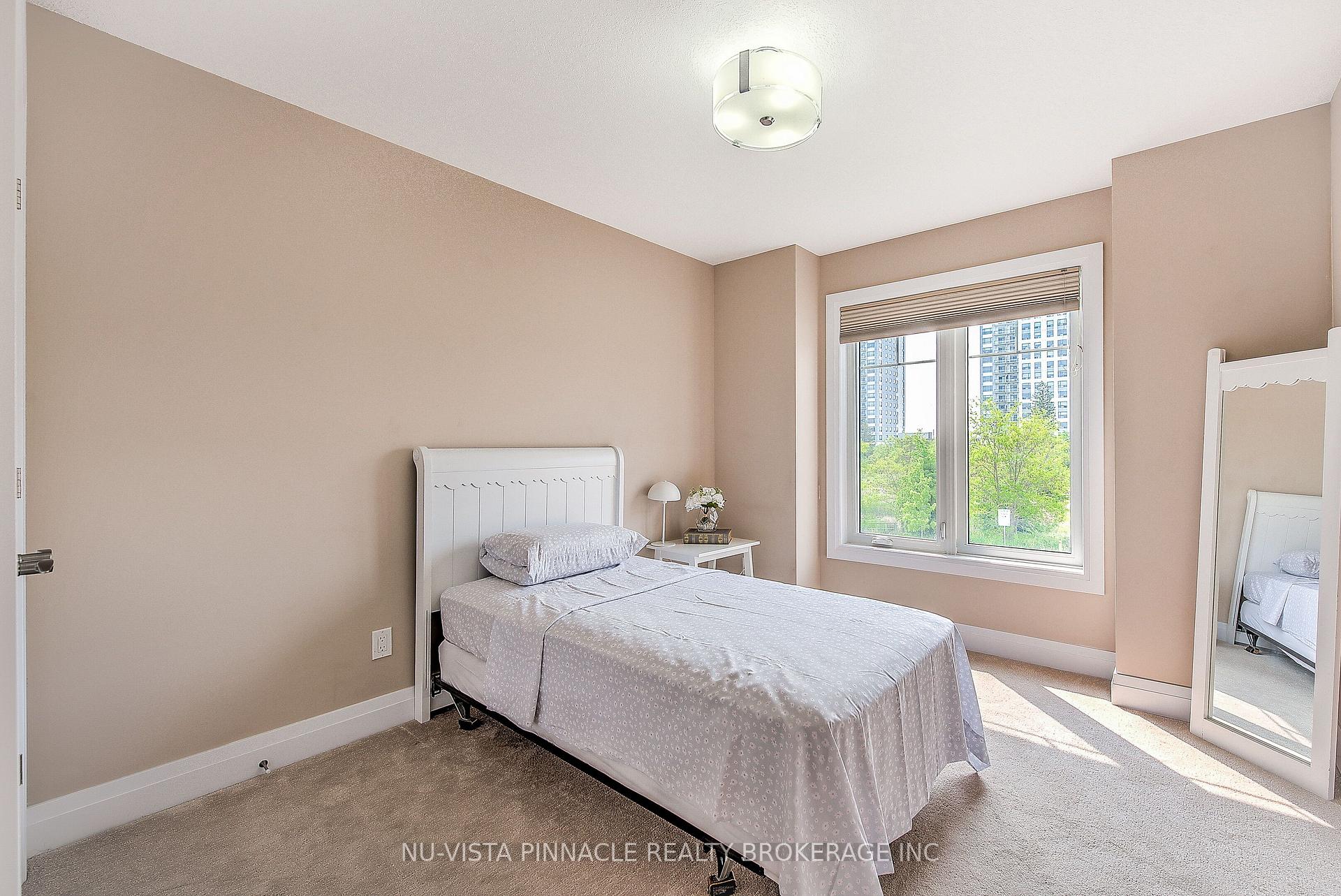Photo 31 of 738 Hickoryridge Common, London, North R — HOMEH