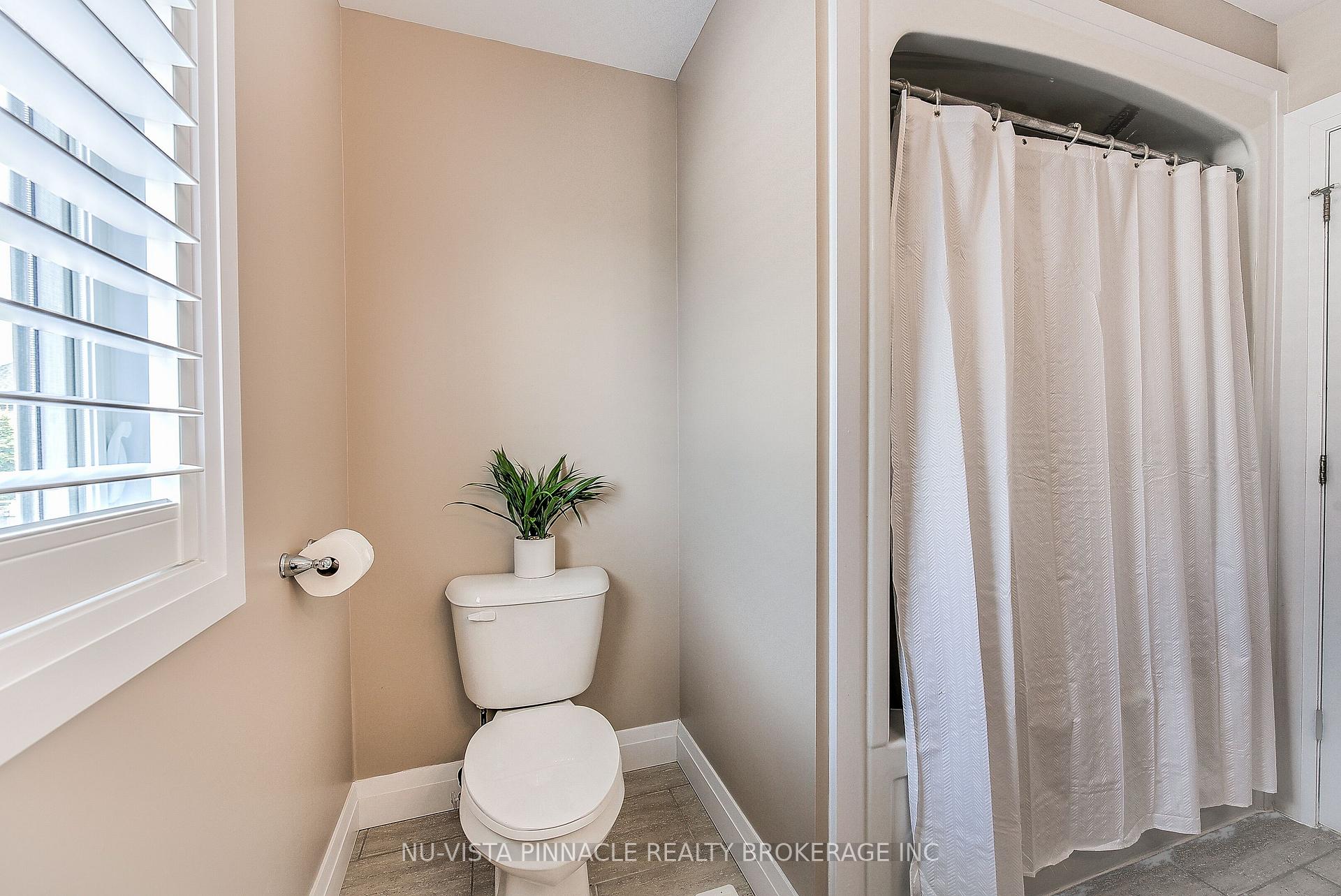 Photo 34 of 738 Hickoryridge Common, London, North R — HOMEH