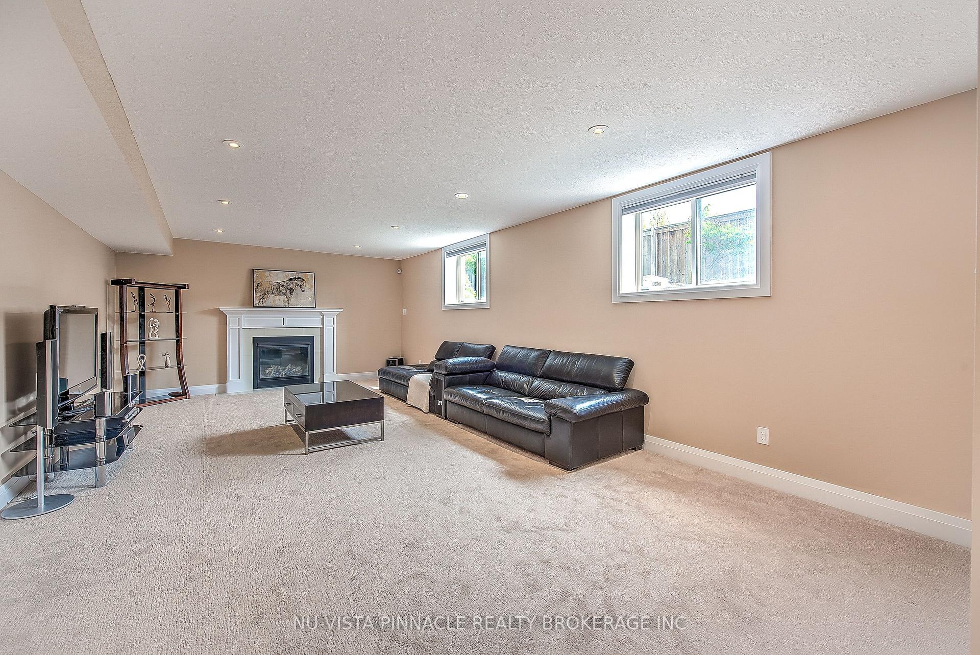 Photo 37 of 738 Hickoryridge Common, London, North R — HOMEH