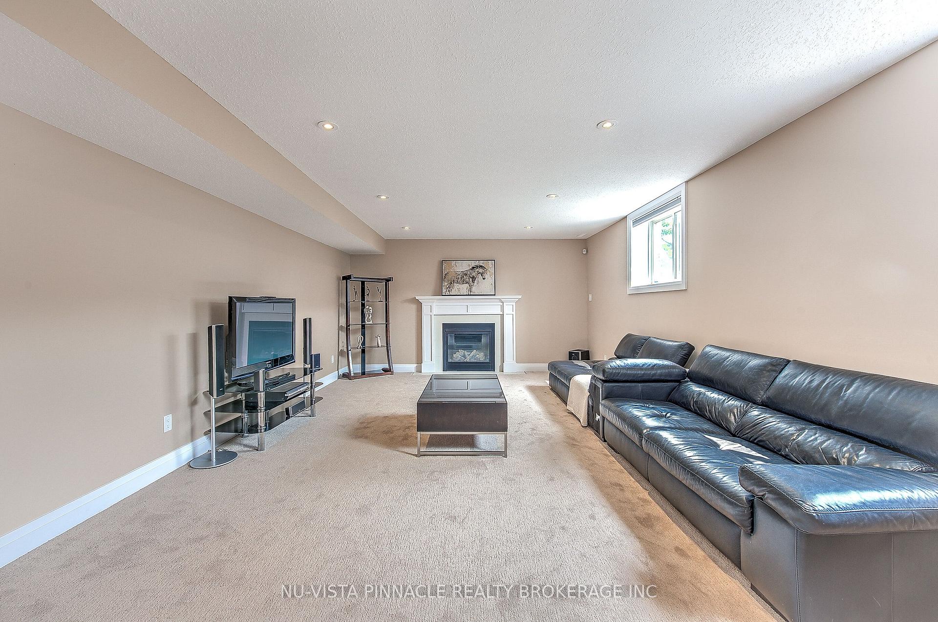 Photo 38 of 738 Hickoryridge Common, London, North R — HOMEH