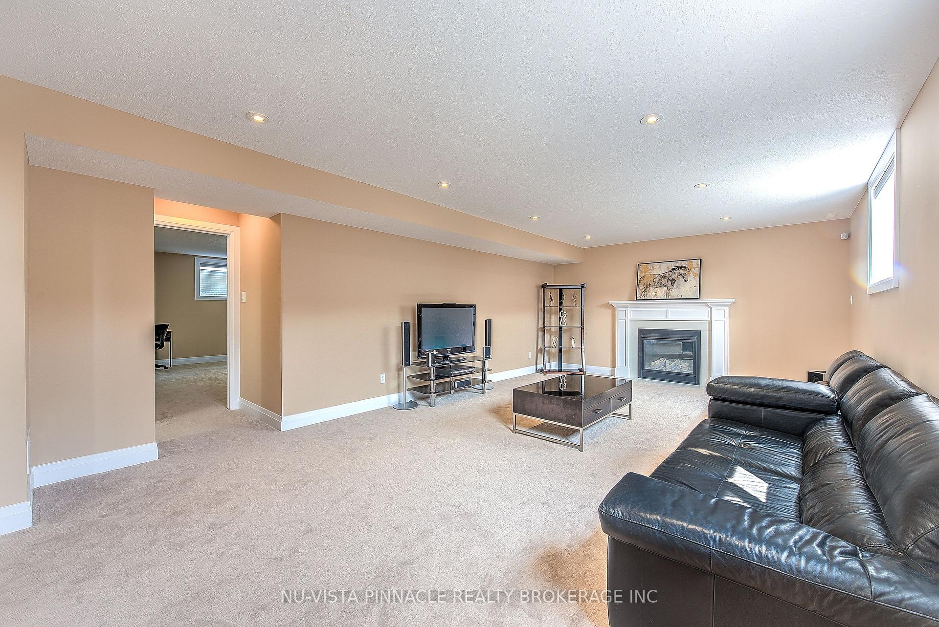 Photo 39 of 738 Hickoryridge Common, London, North R — HOMEH