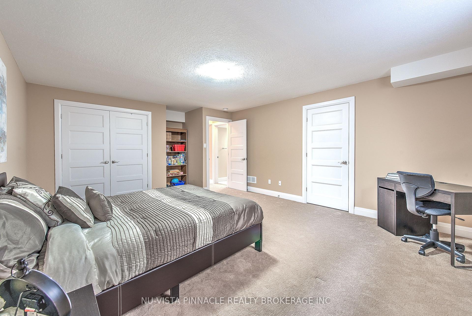 Photo 41 of 738 Hickoryridge Common, London, North R — HOMEH