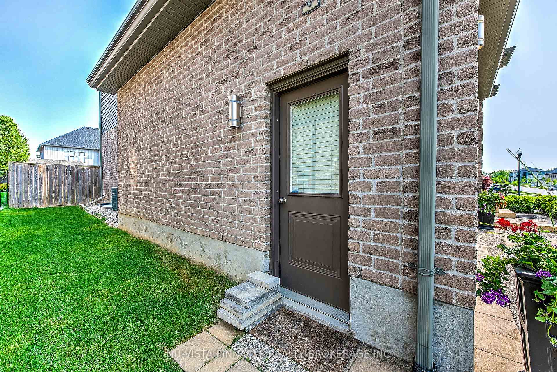 Photo 44 of 738 Hickoryridge Common, London, North R — HOMEH