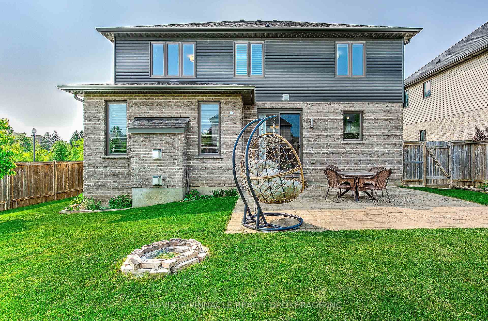 Photo 47 of 738 Hickoryridge Common, London, North R — HOMEH