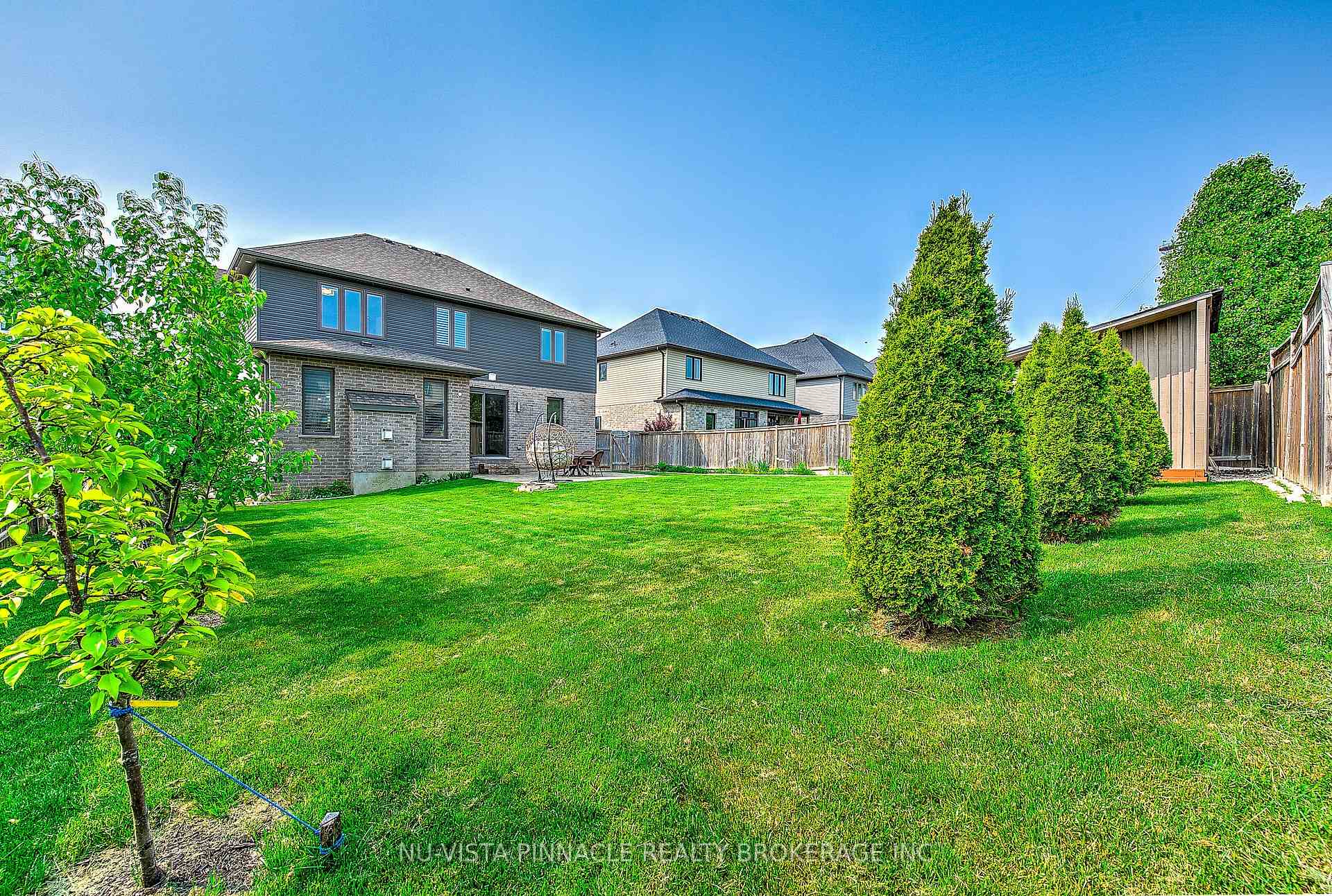 Photo 48 of 738 Hickoryridge Common, London, North R — HOMEH
