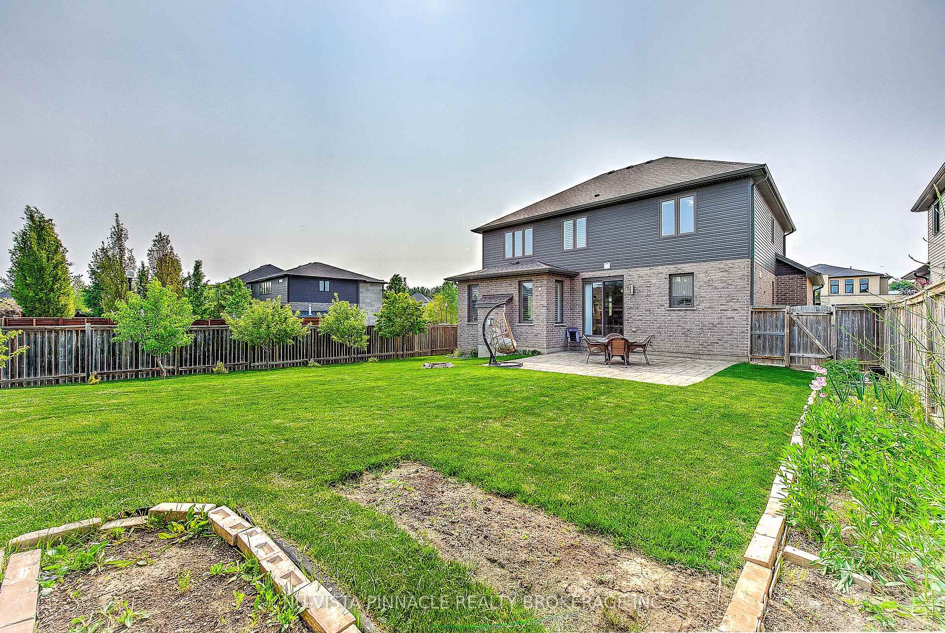 Photo 49 of 738 Hickoryridge Common, London, North R — HOMEH