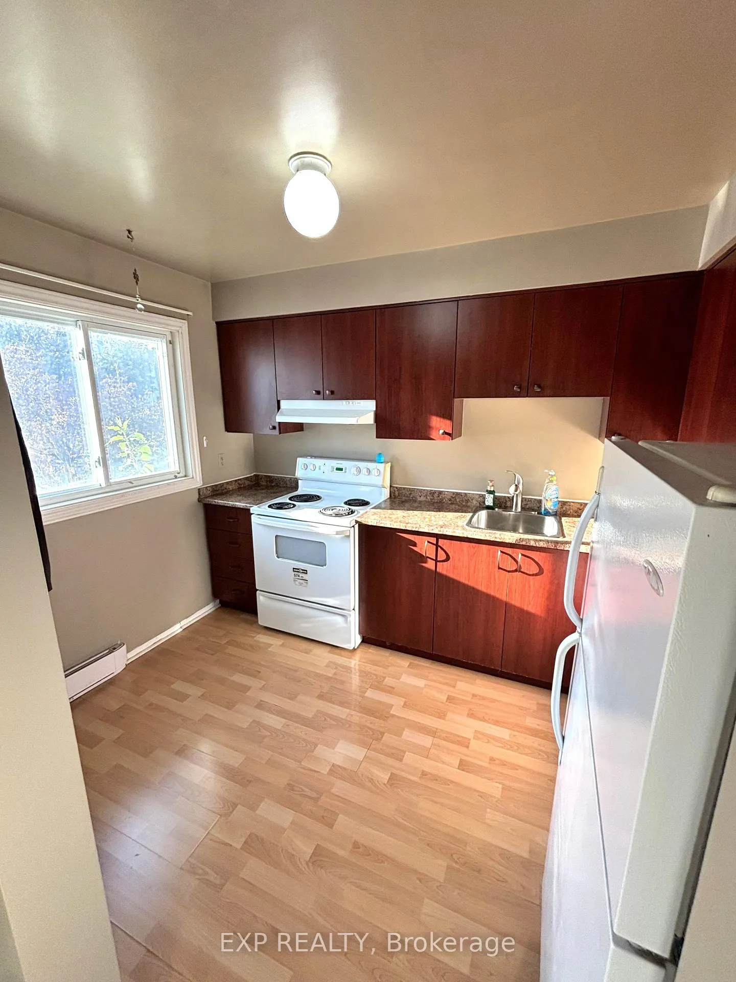 Photo 3 of Unit 10, 41 Pixley Private, Ottawa, Riverview Park — HOMEH