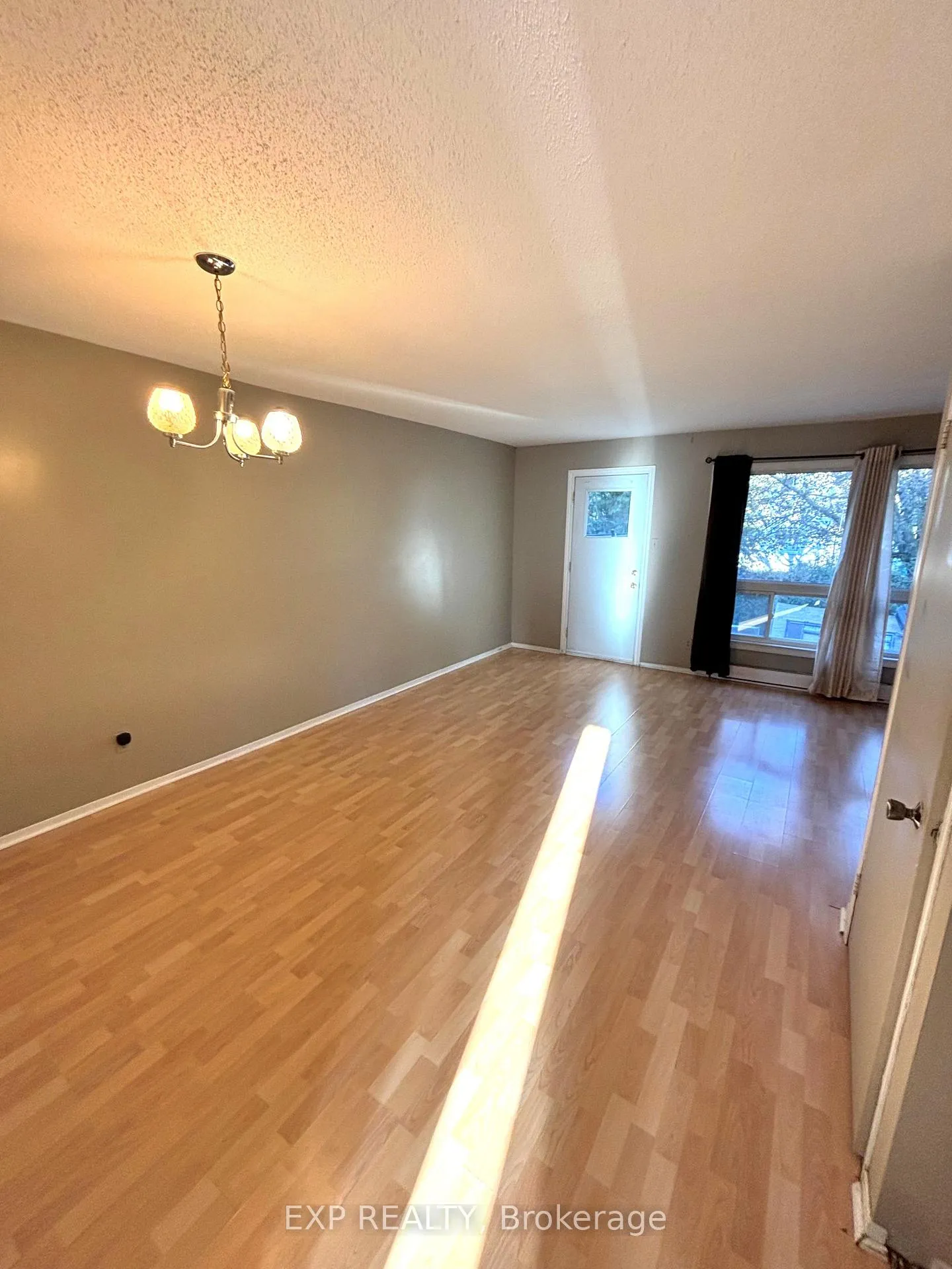 Photo 5 of Unit 10, 41 Pixley Private, Ottawa, Riverview Park — HOMEH