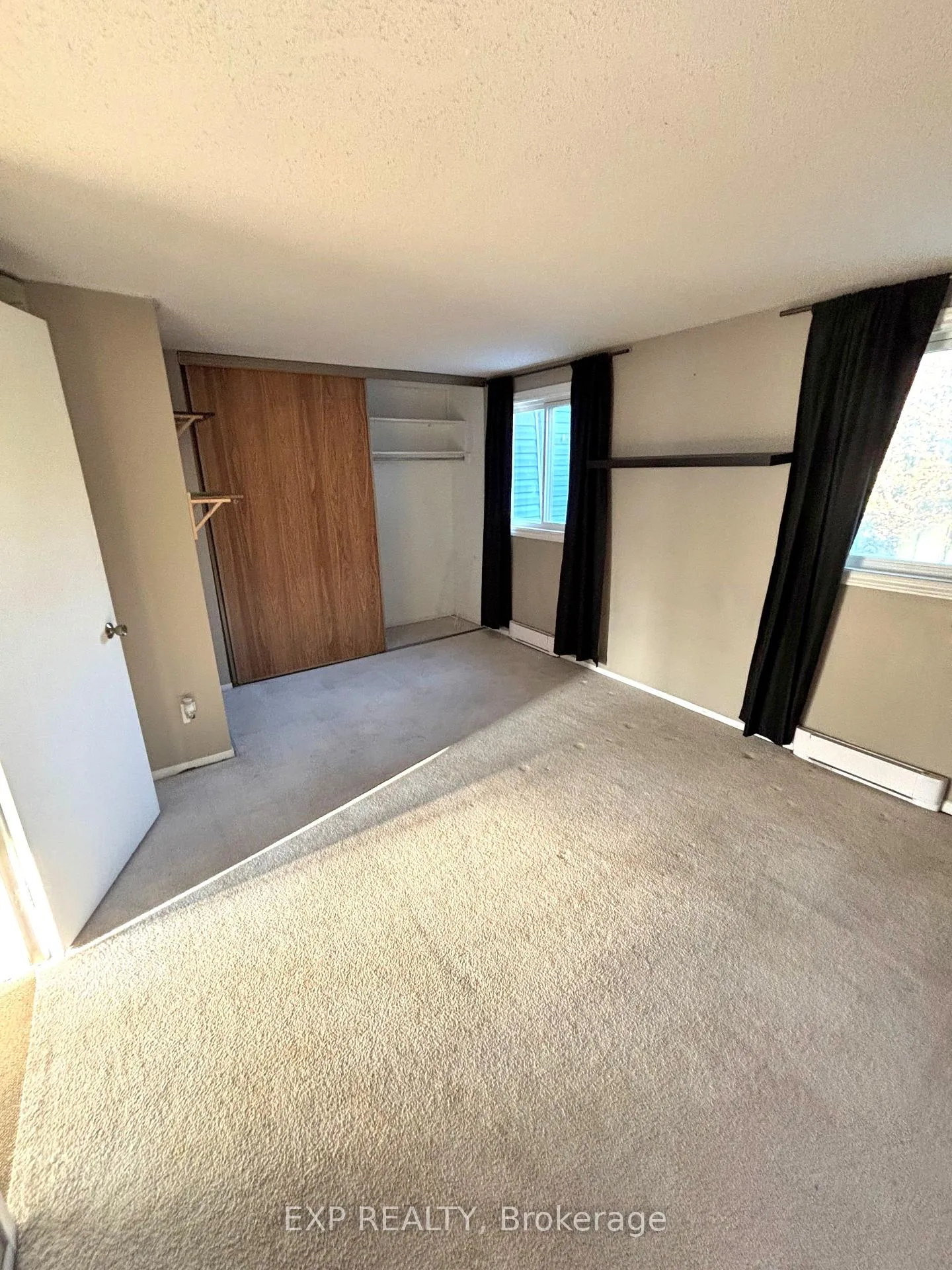 Photo 6 of Unit 10, 41 Pixley Private, Ottawa, Riverview Park — HOMEH