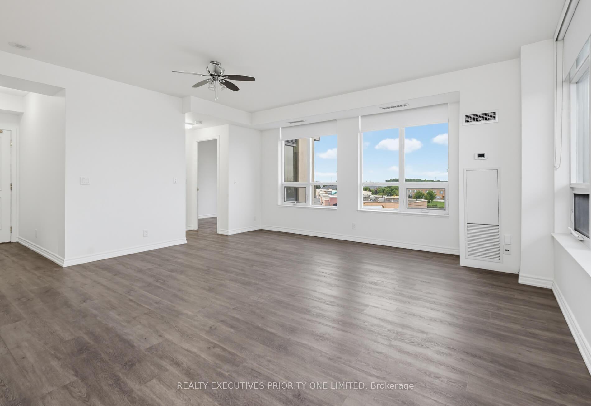 Photo 6 of Unit 605, 9225 Jane Street, Vaughan, Maple — HOMEH