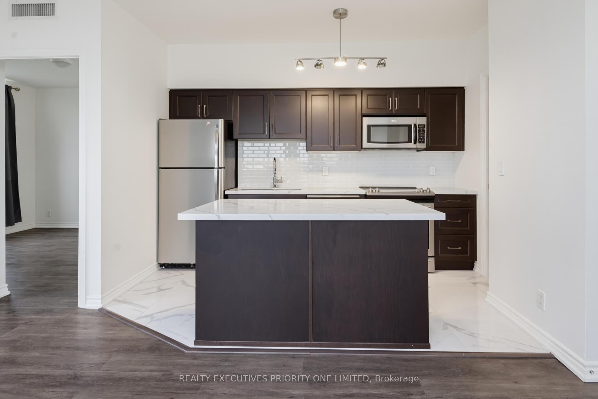 Photo 9 of Unit 605, 9225 Jane Street, Vaughan, Maple — HOMEH