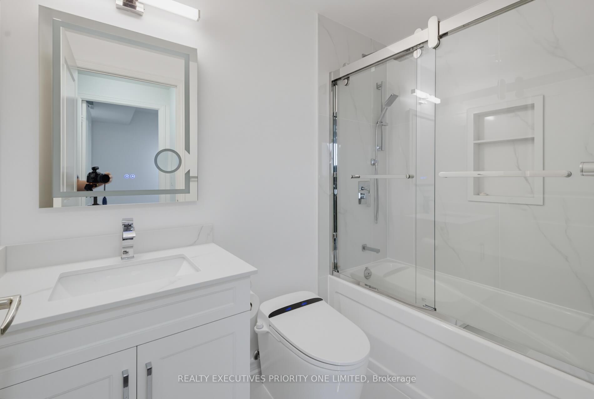 Photo 24 of Unit 605, 9225 Jane Street, Vaughan, Maple — HOMEH