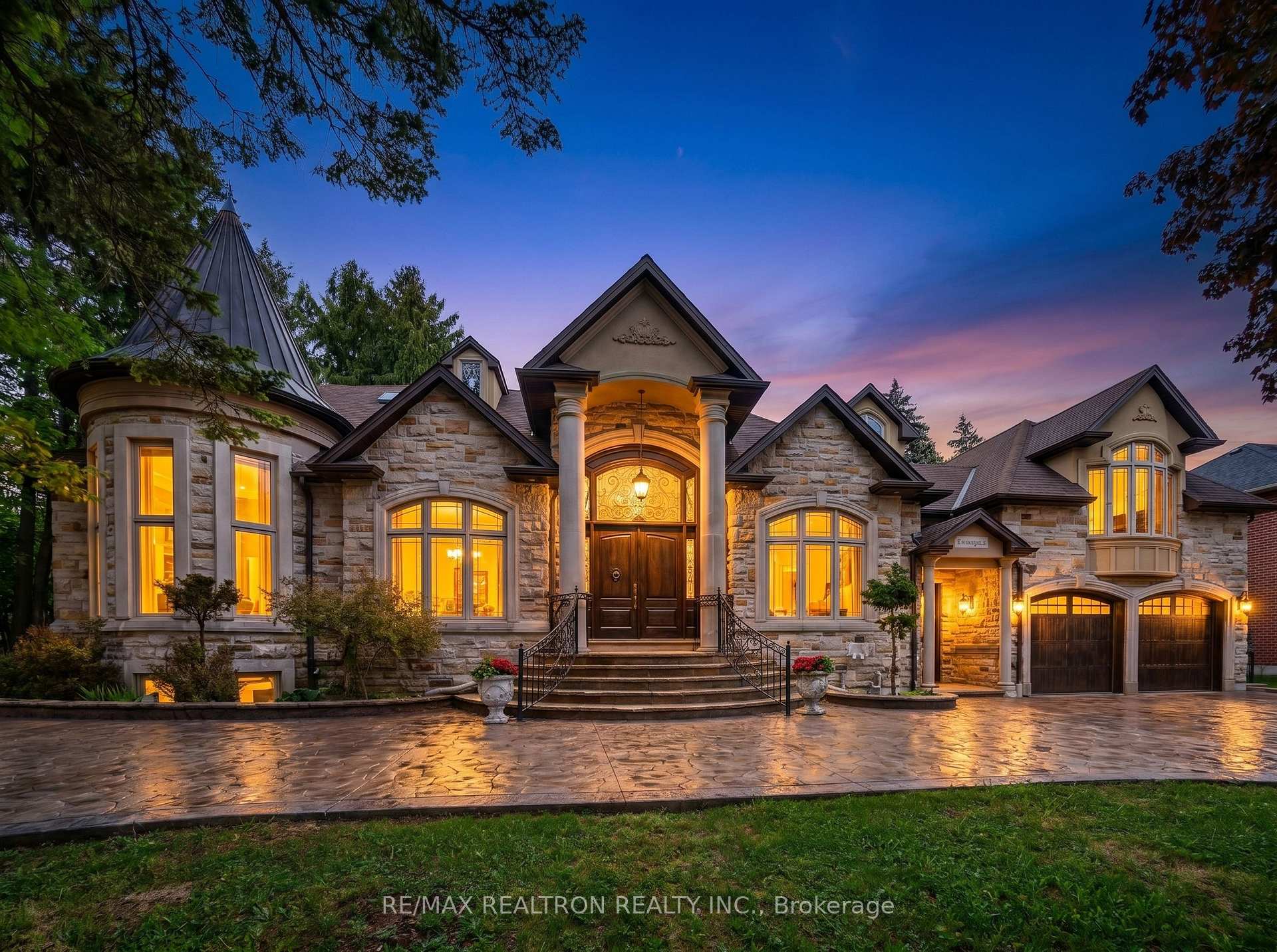 Photo 3 of 30 Thornlea Road, Markham, Thornhill — HOMEH