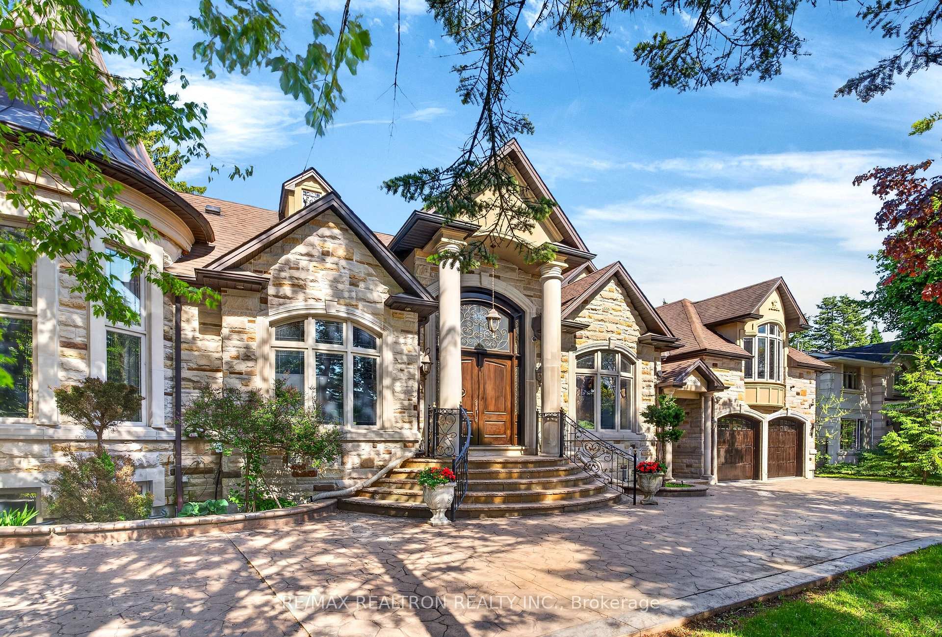 Photo 4 of 30 Thornlea Road, Markham, Thornhill — HOMEH